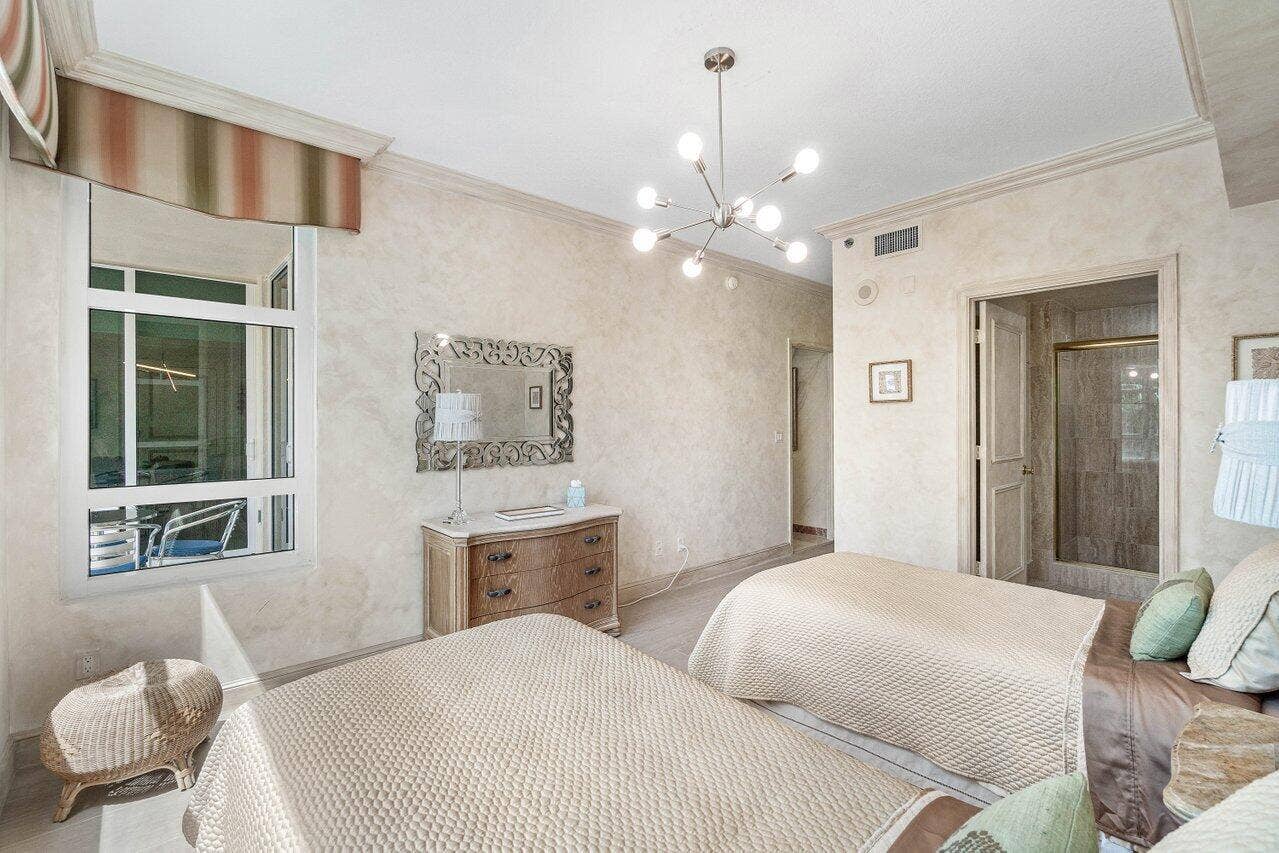 THE GUEST BEDROOM HAS AN EN SUITE BATHROOM