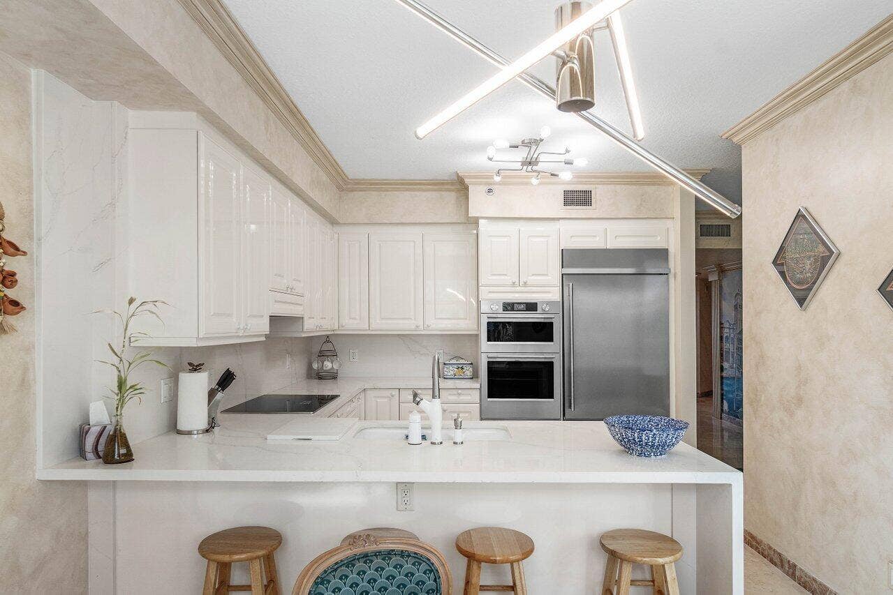 BREAKFAST BAR