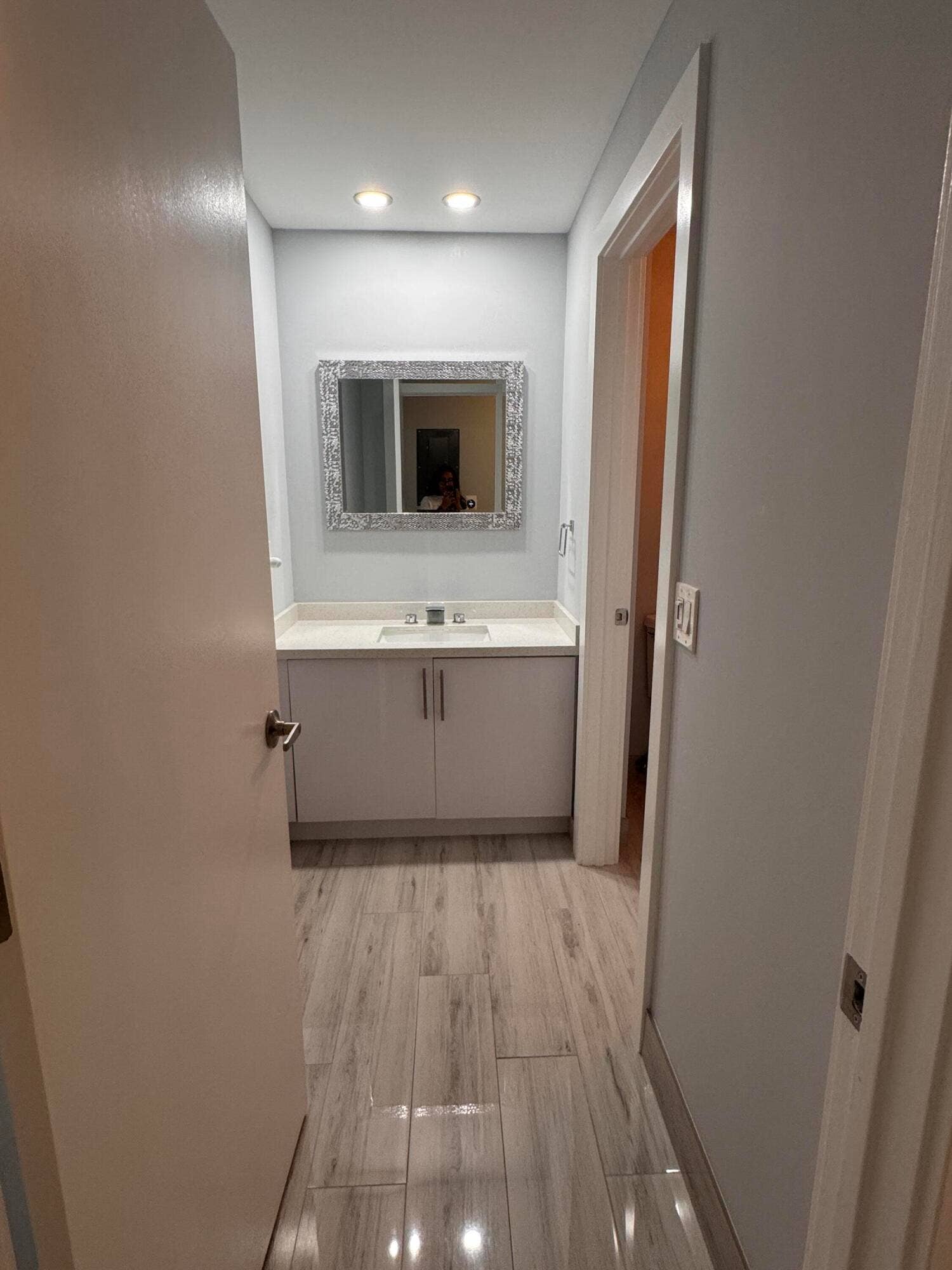 6936 SW 39th Street, #D203, Davie, FL 33314 MBATH HALLWAY