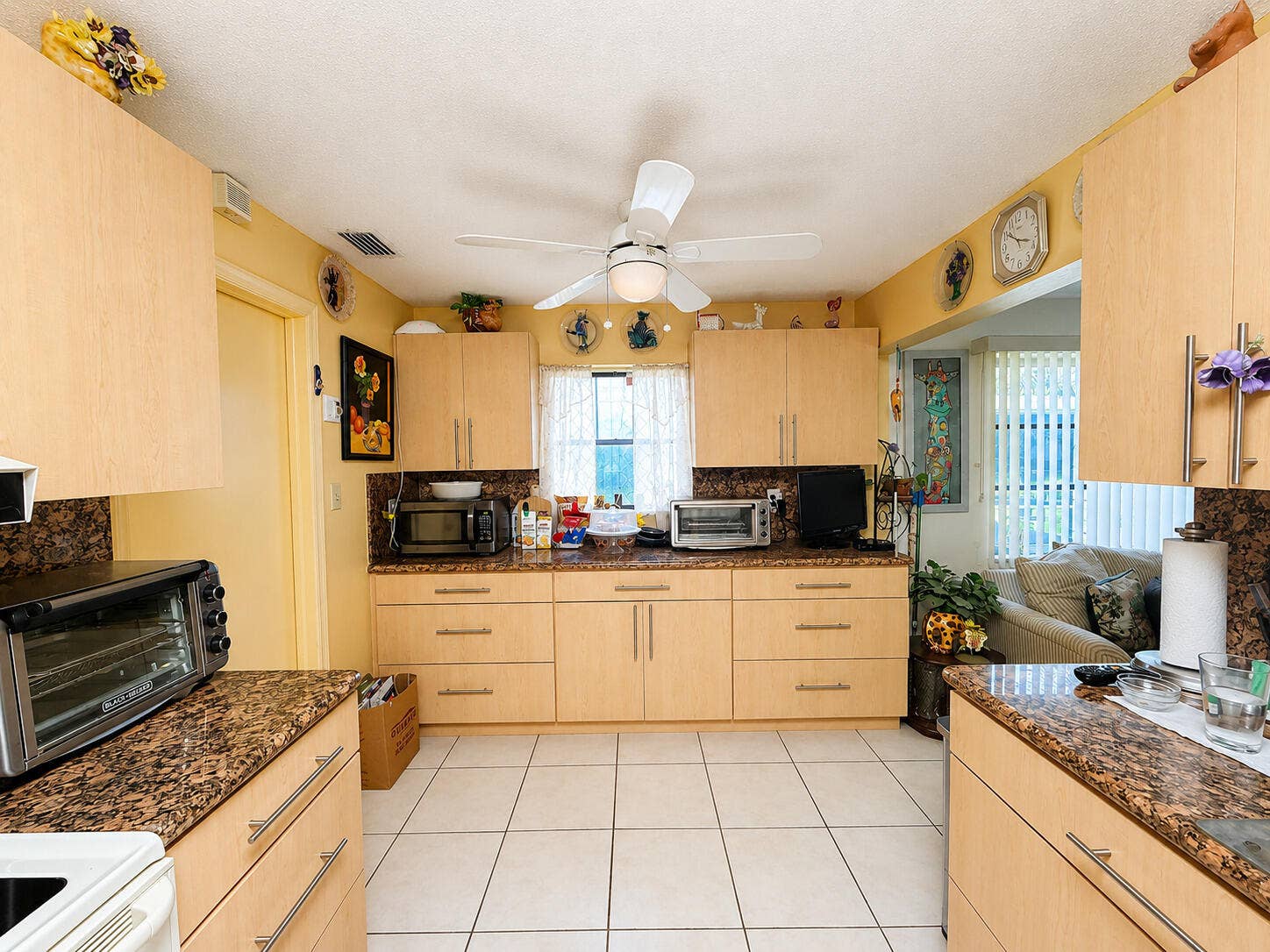 1266 NW 82nd Avenue, Plantation, FL 33322 Kitchen