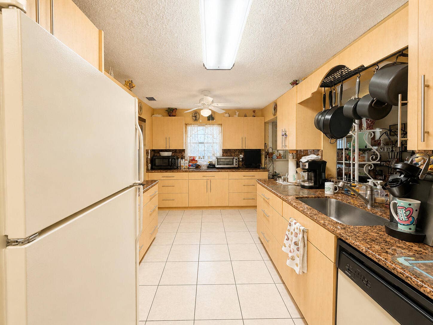 1266 NW 82nd Avenue, Plantation, FL 33322 Kitchen