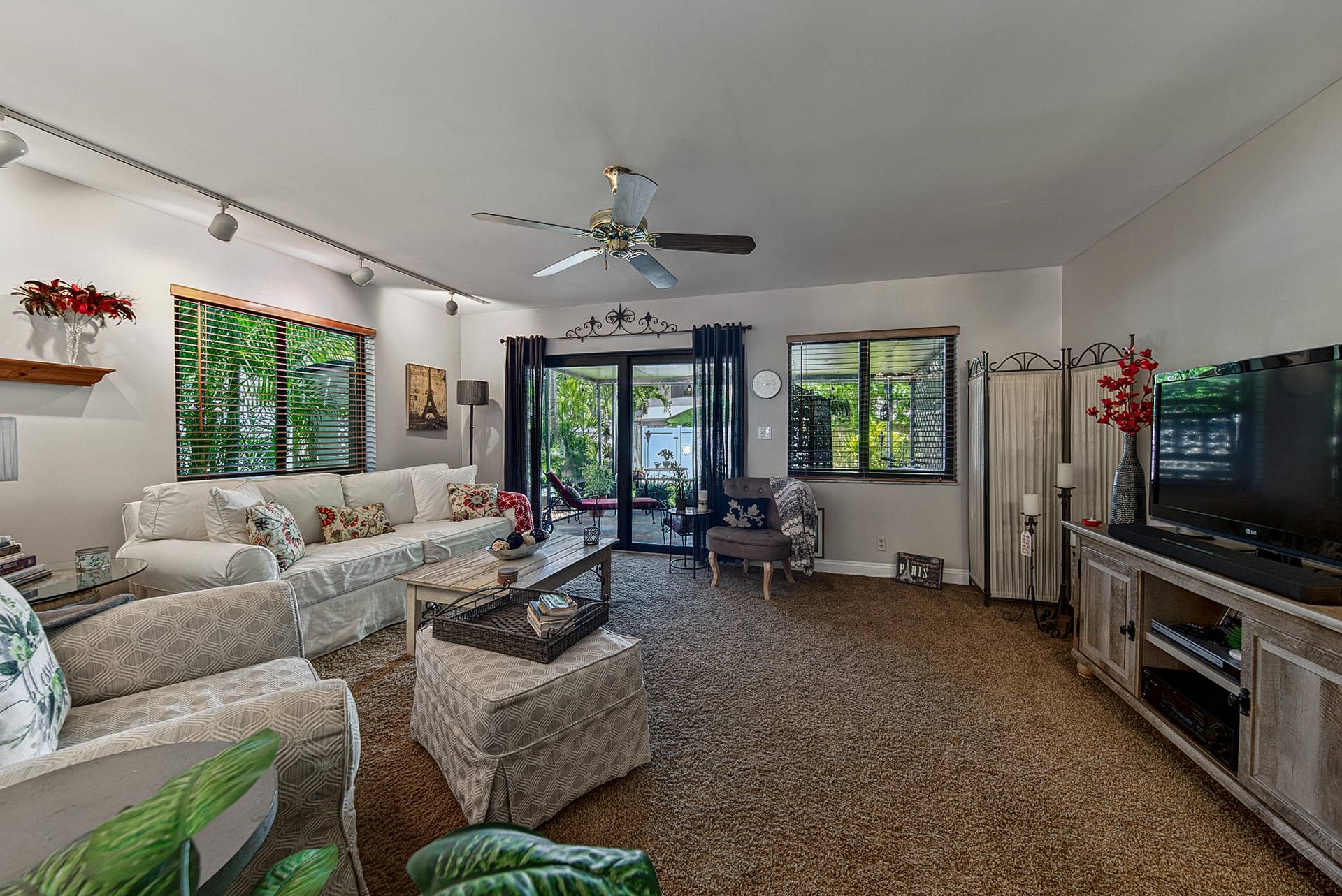 2130 NE 9th Avenue, Wilton Manors, FL 33305 Living room
