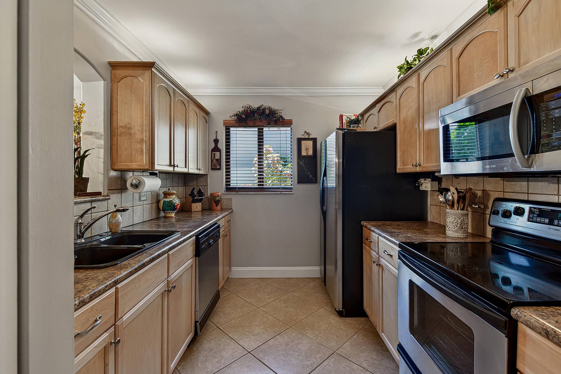 2130 NE 9th Avenue, Wilton Manors, FL 33305 Kitchen