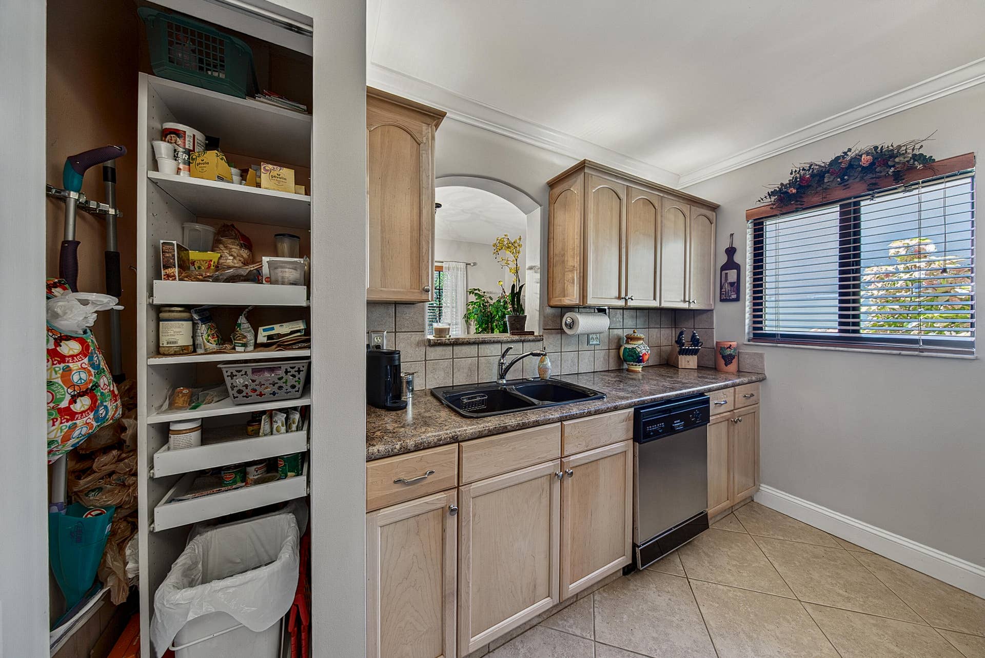 2130 NE 9th Avenue, Wilton Manors, FL 33305 Pantry