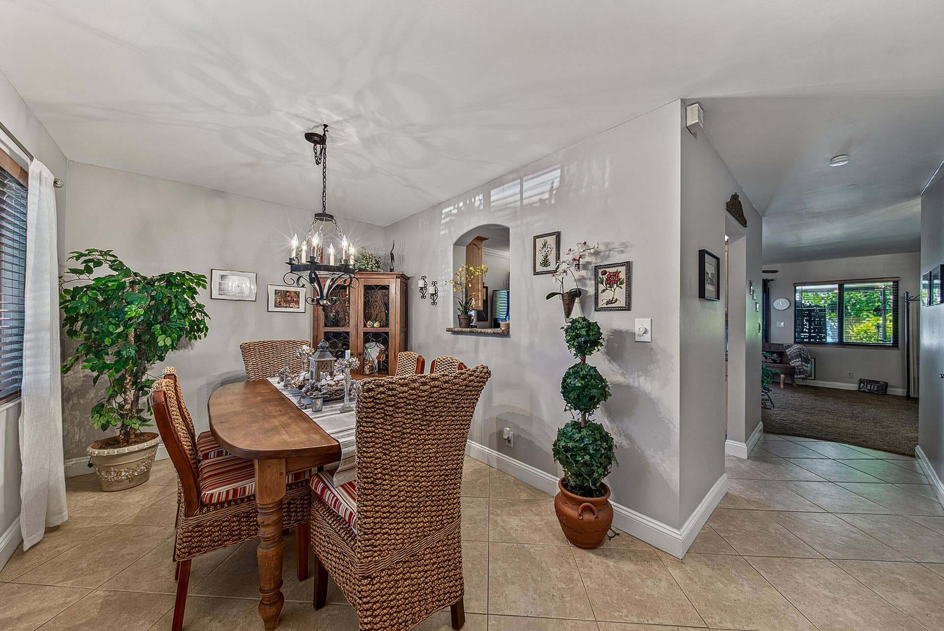 2130 NE 9th Avenue, Wilton Manors, FL 33305 Dining