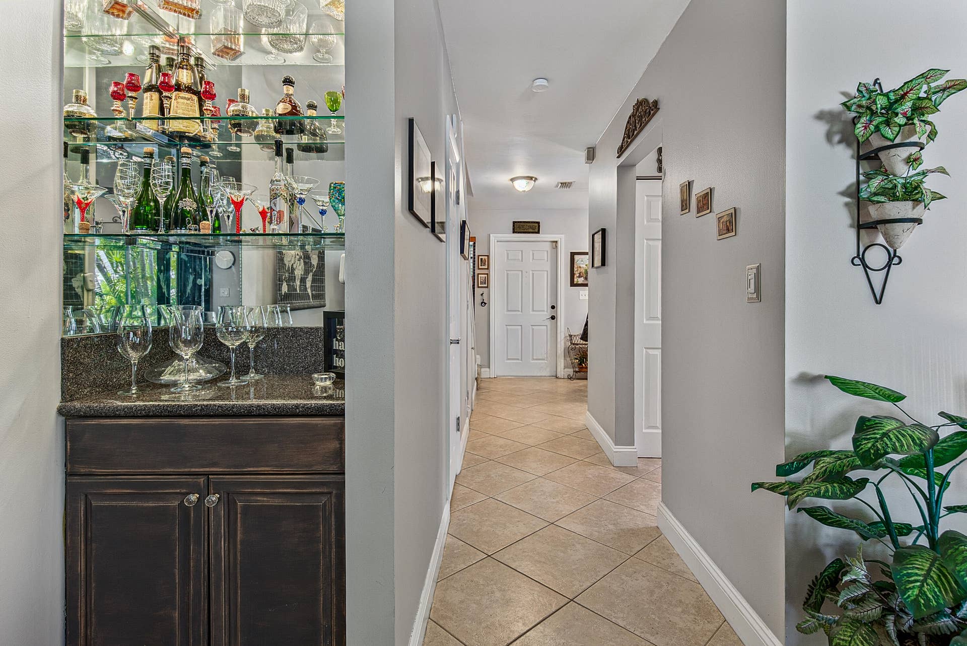2130 NE 9th Avenue, Wilton Manors, FL 33305 Bar area in Living room