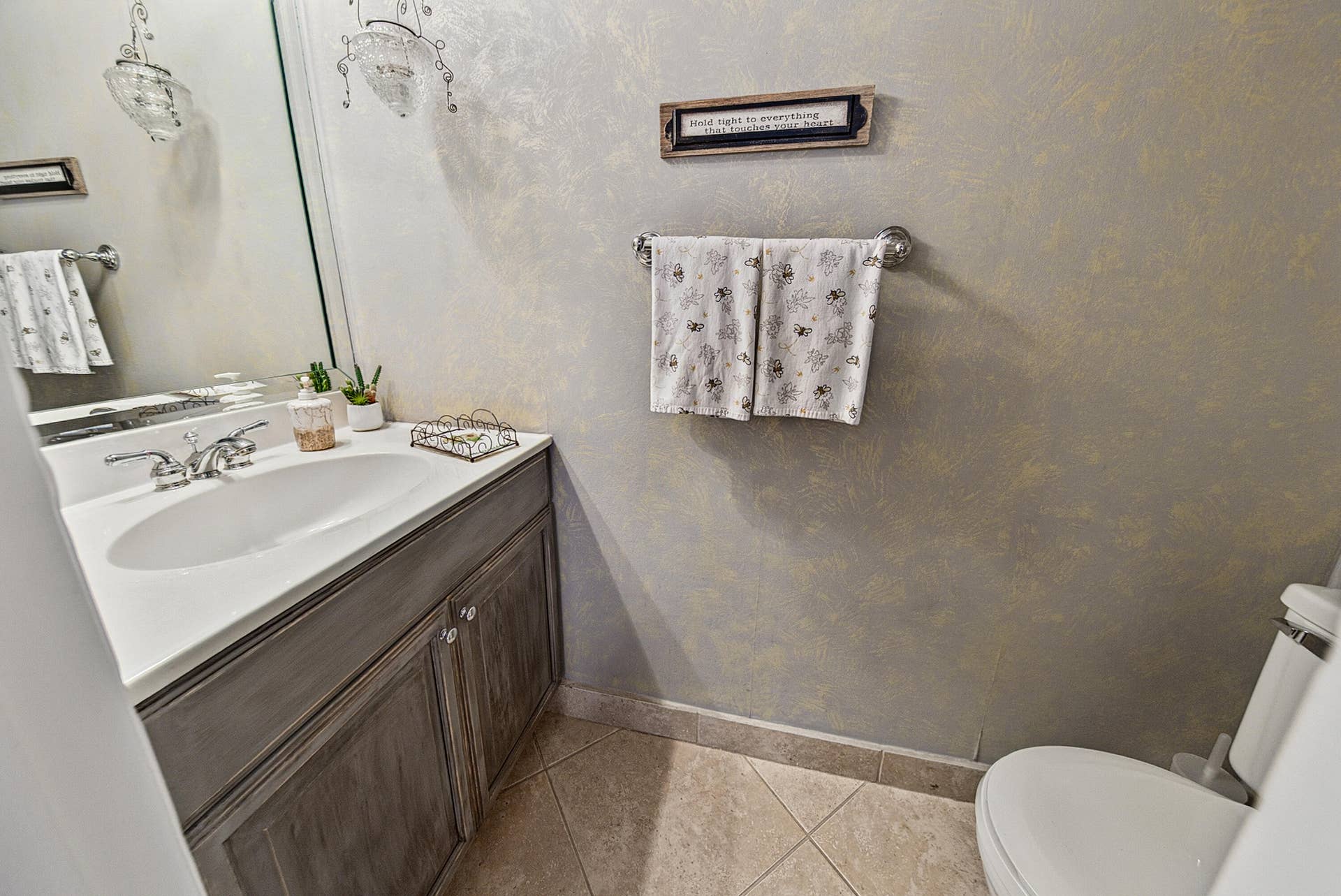 2130 NE 9th Avenue, Wilton Manors, FL 33305 Half Bath