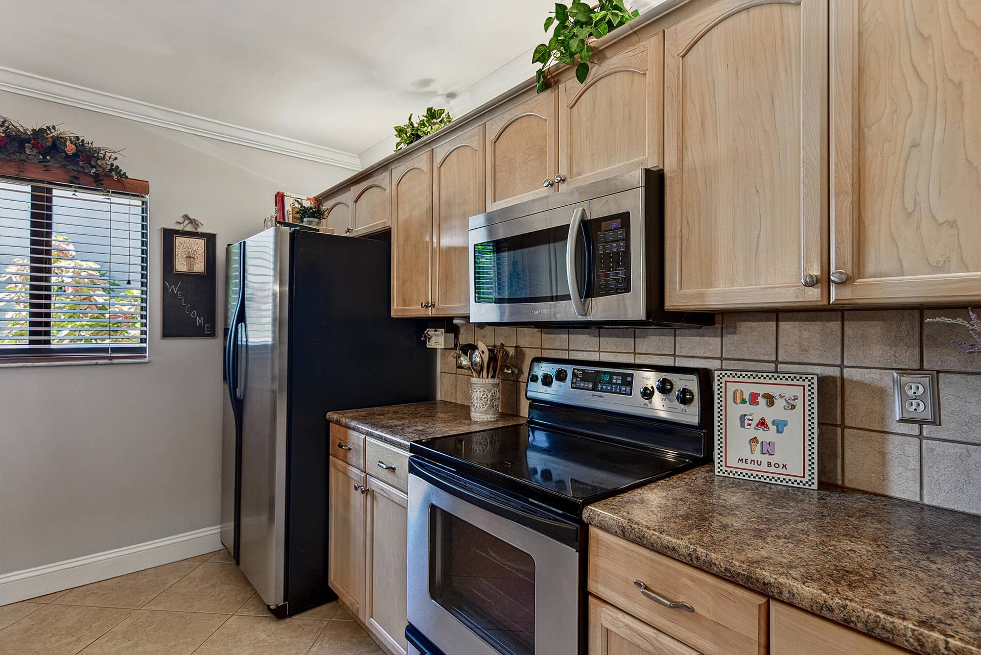 2130 NE 9th Avenue, Wilton Manors, FL 33305 Kitchen