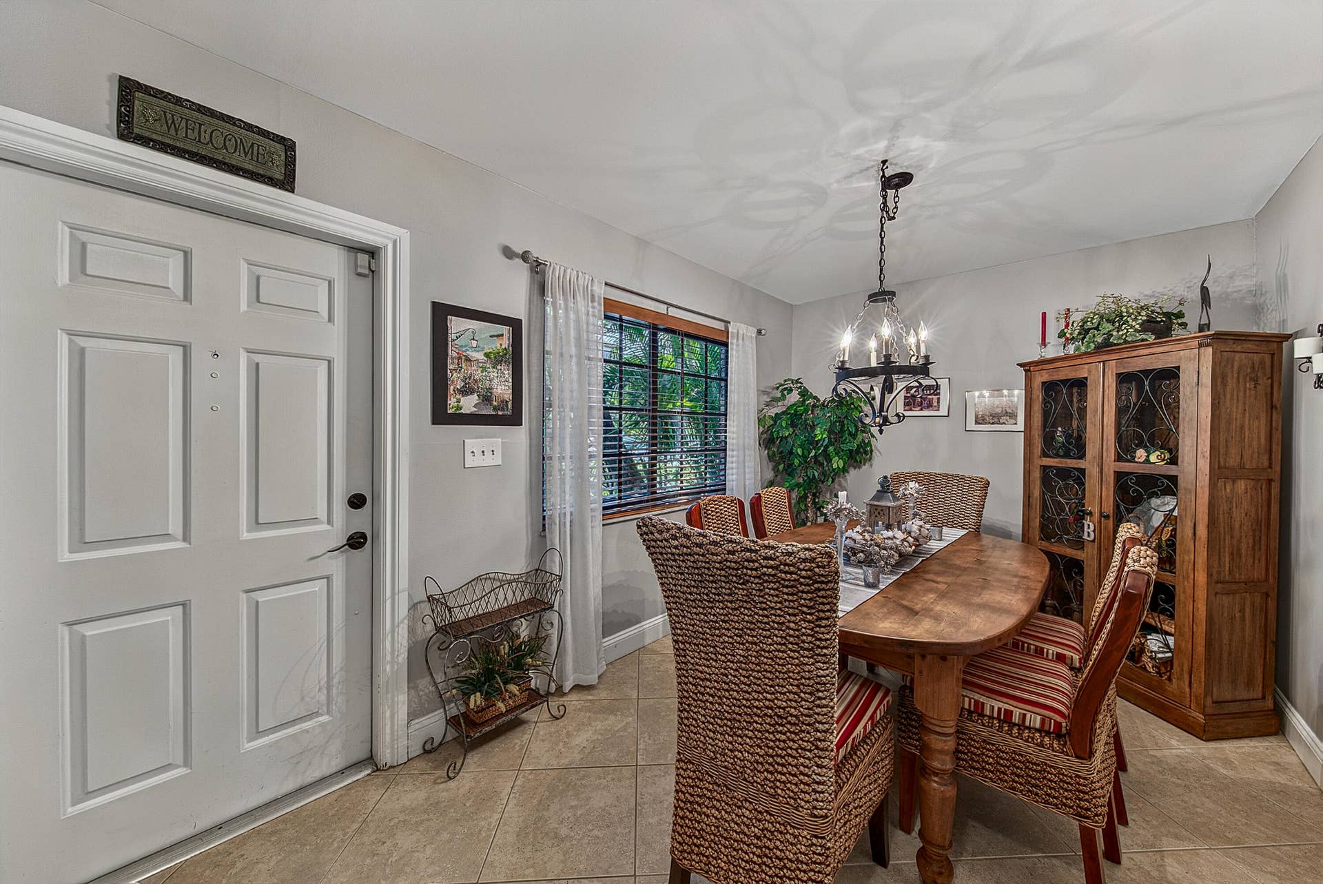2130 NE 9th Avenue, Wilton Manors, FL 33305 Dining