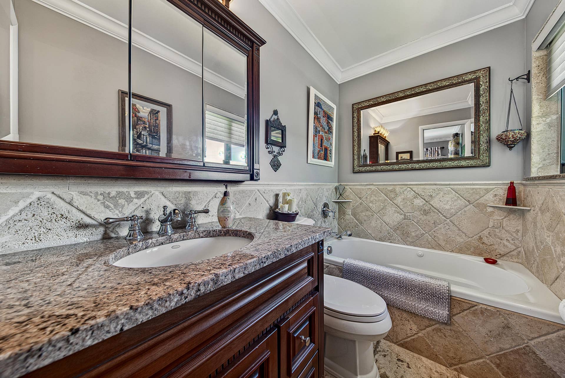 2130 NE 9th Avenue, Wilton Manors, FL 33305 Primary bath with Jacuzzi Tub