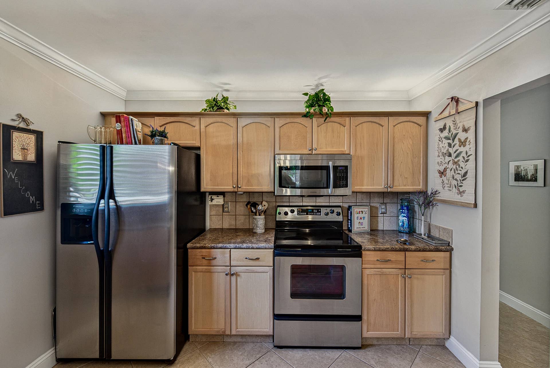 2130 NE 9th Avenue, Wilton Manors, FL 33305 Kitchen