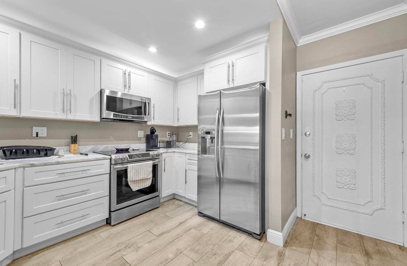 900 SW 12th Street, #206, Fort Lauderdale, FL 33312 kitchen