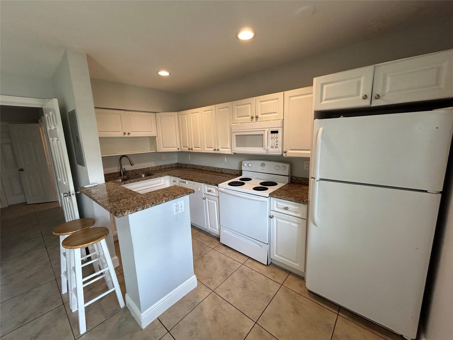 921 NE 17th Avenue, #2, Fort Lauderdale, Fort Lauderdale, FL 33304 Photo 2