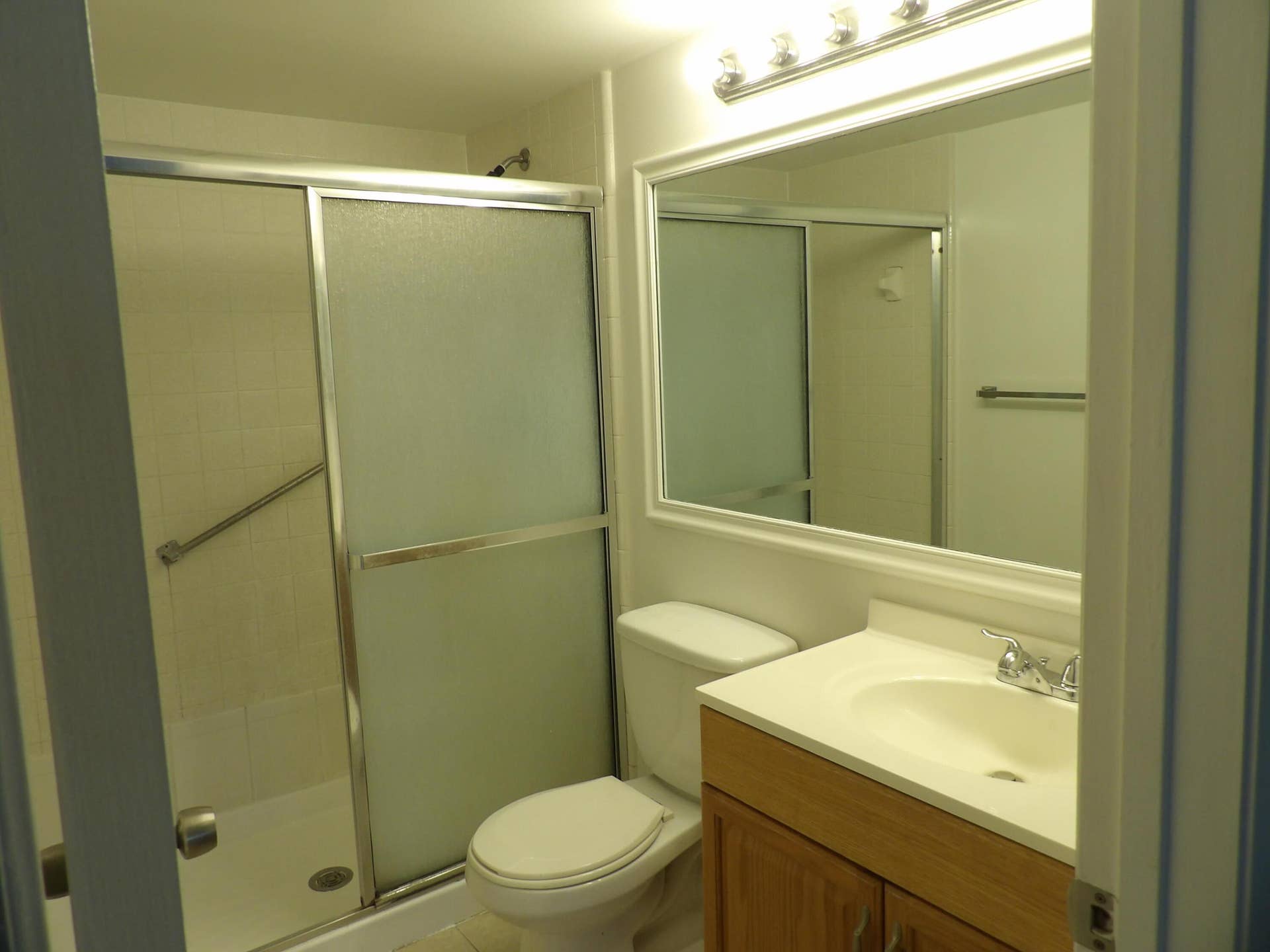 728 Sunny Pine Way, #C3, Greenacres, FL 33415 Master bathroom