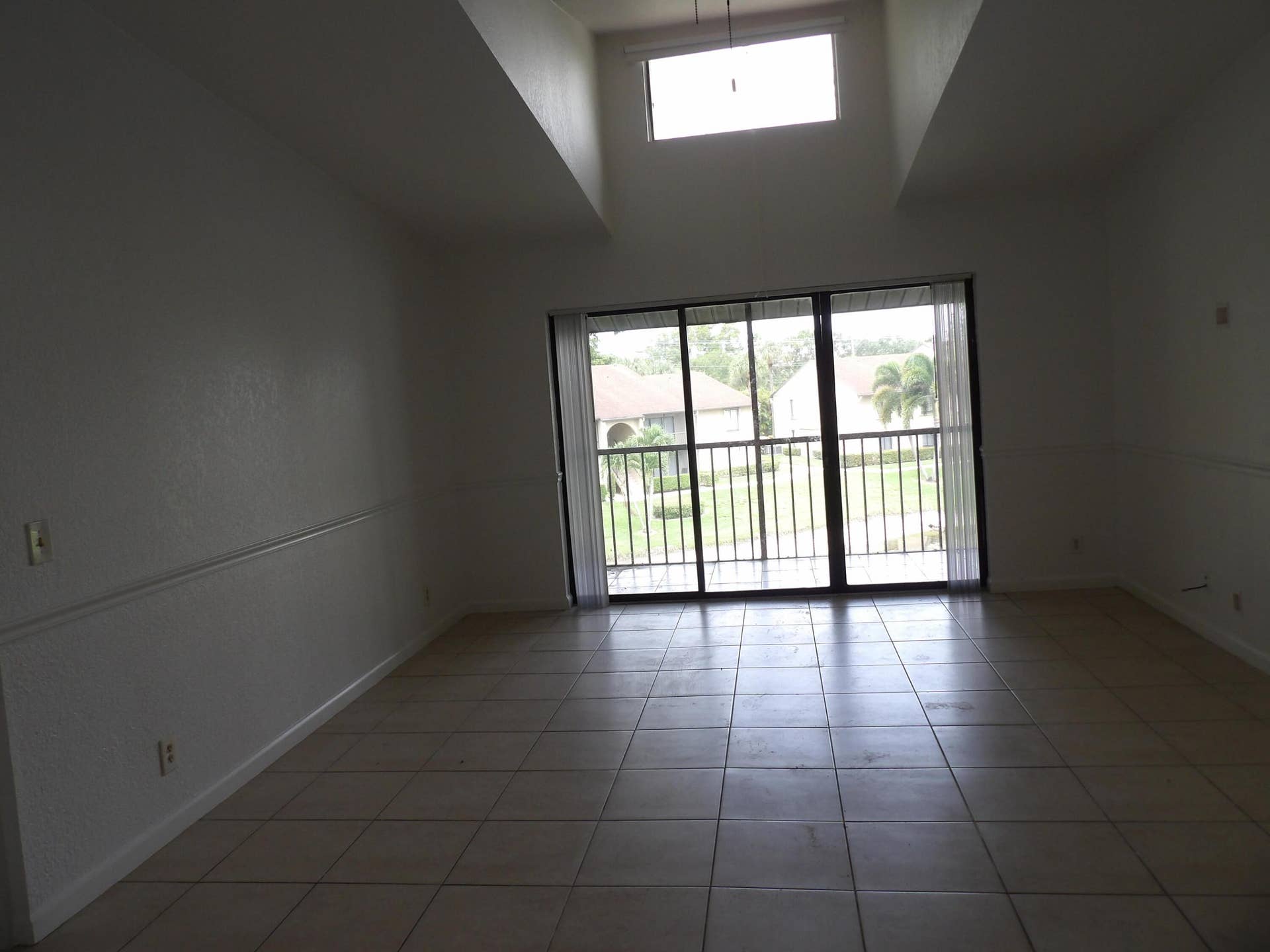 728 Sunny Pine Way, #C3, Greenacres, FL 33415 Living/dining