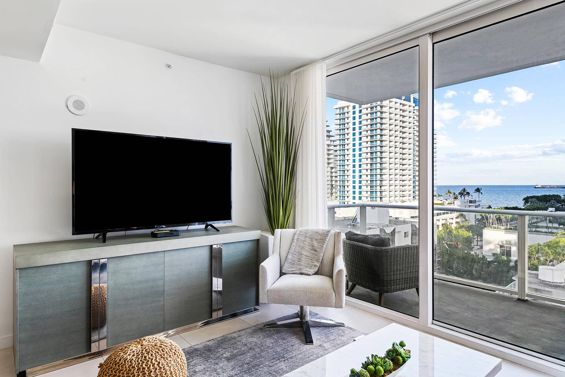 401 N Birch Road, #916, Fort Lauderdale, FL 33304 DSC_0643