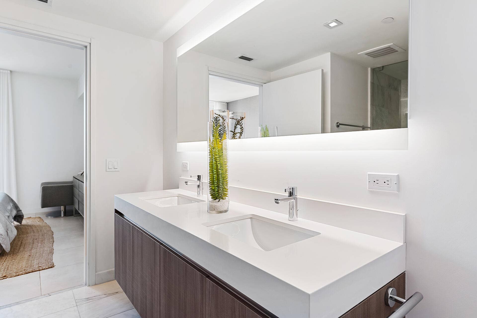 401 N Birch Road, #916, Fort Lauderdale, FL 33304 DSC_0568