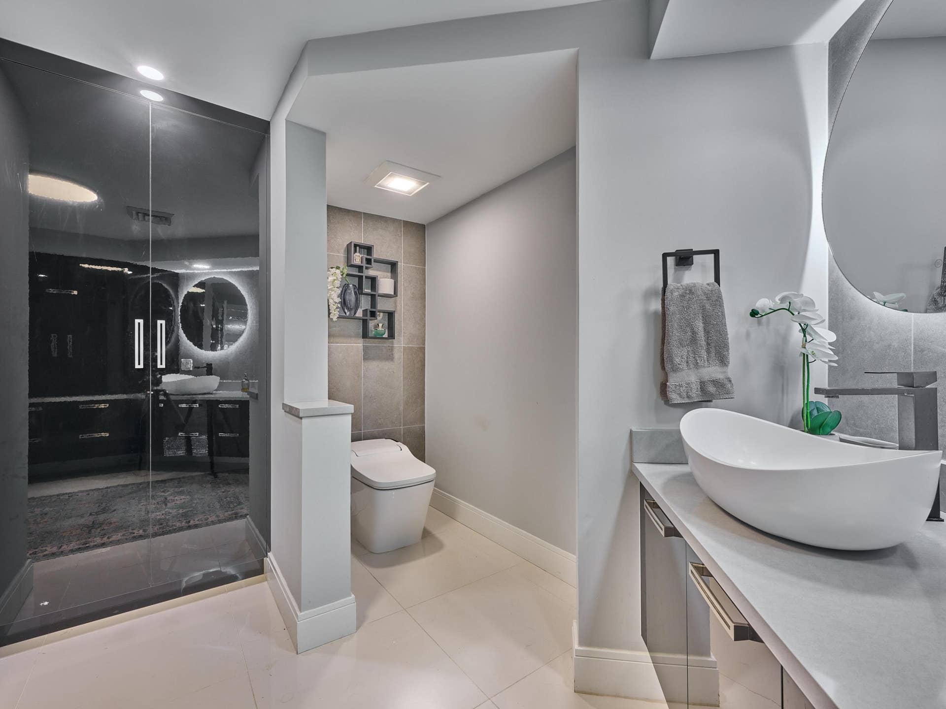 1117 Marine Way E, #K4l, North Palm Beach, FL 33408 Master Toilet