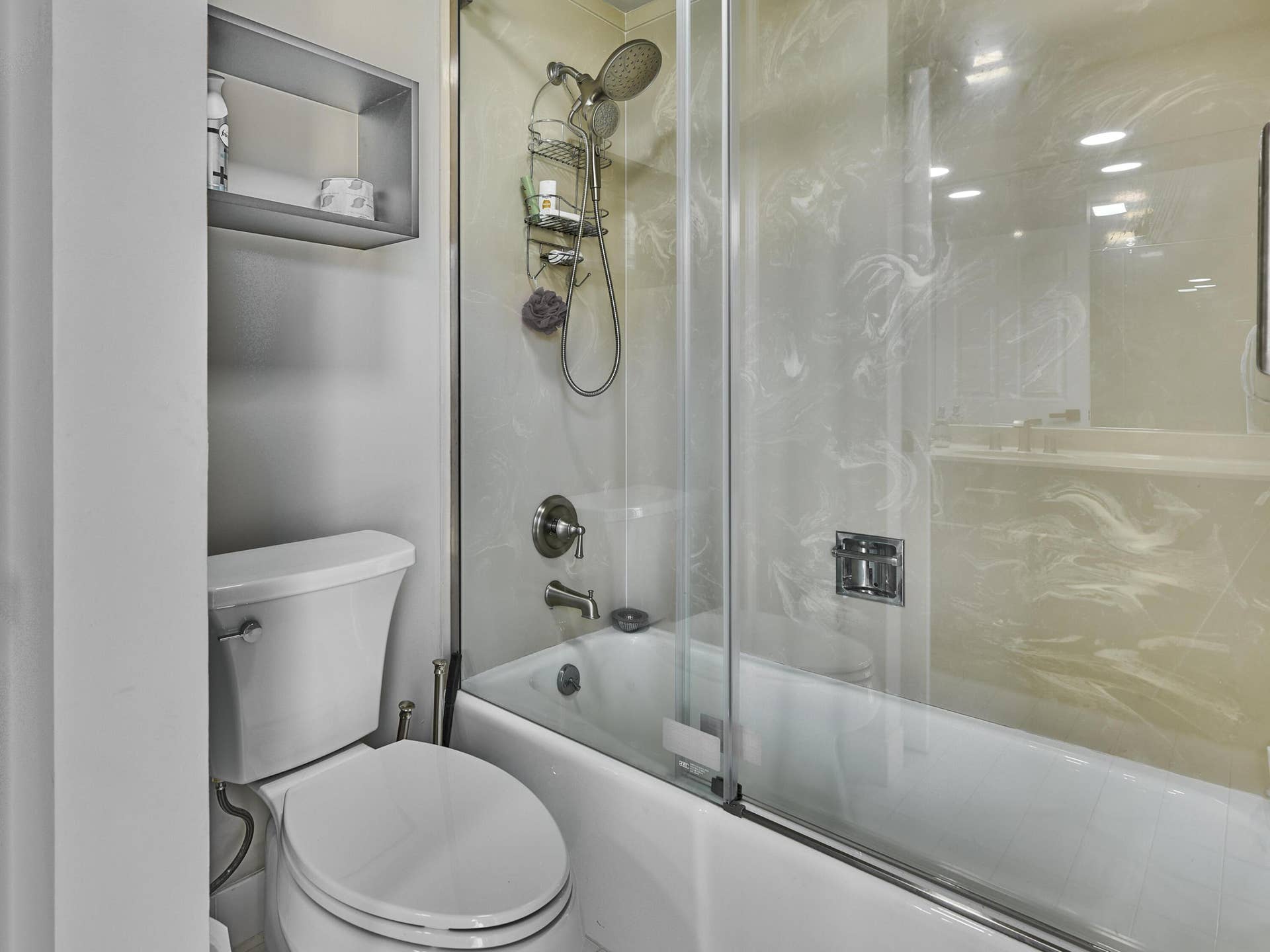 1117 Marine Way E, #K4l, North Palm Beach, FL 33408 Third Full Bath Shower-Tub