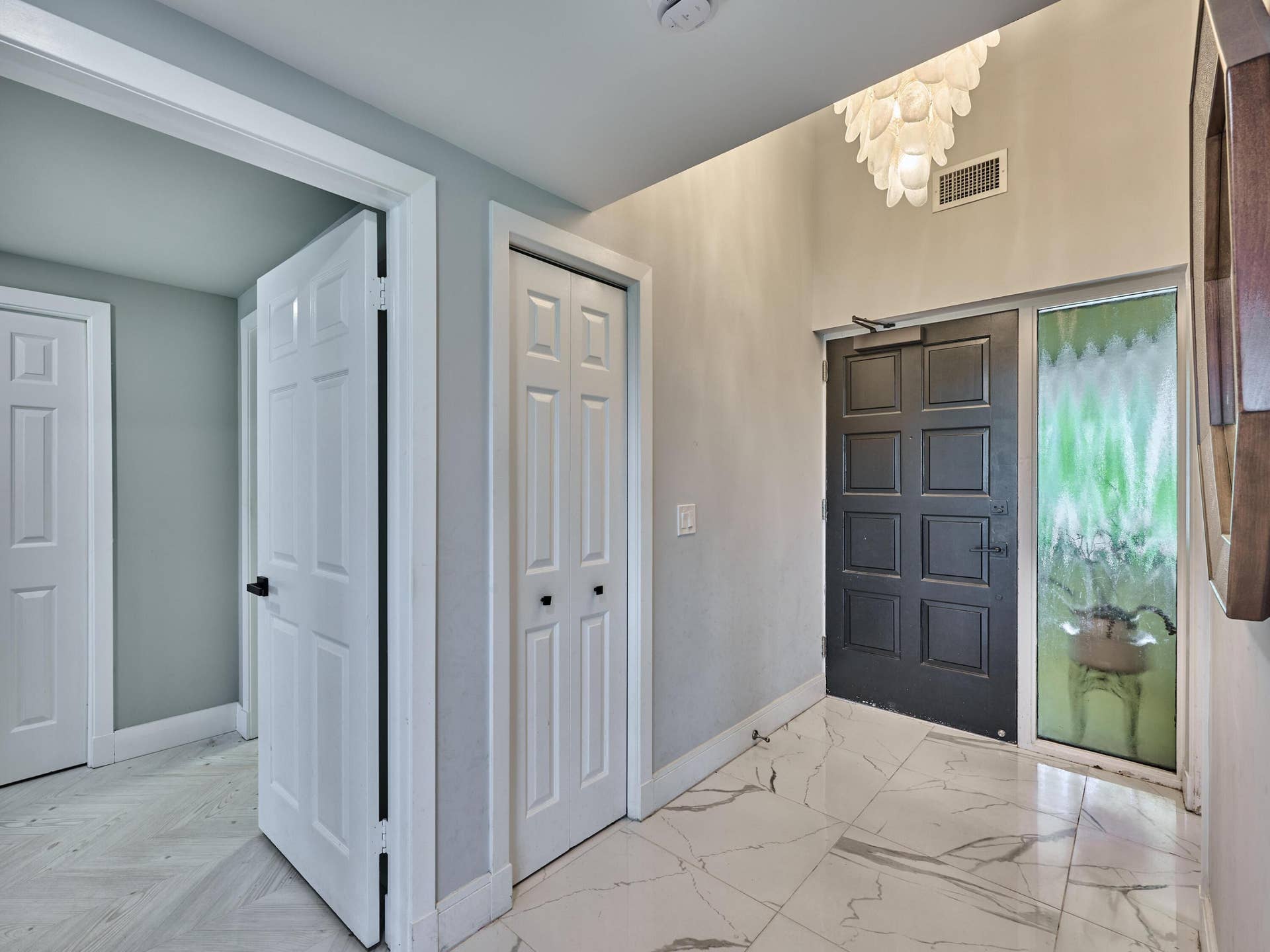 1117 Marine Way E, #K4l, North Palm Beach, FL 33408 Entry to Master Suite