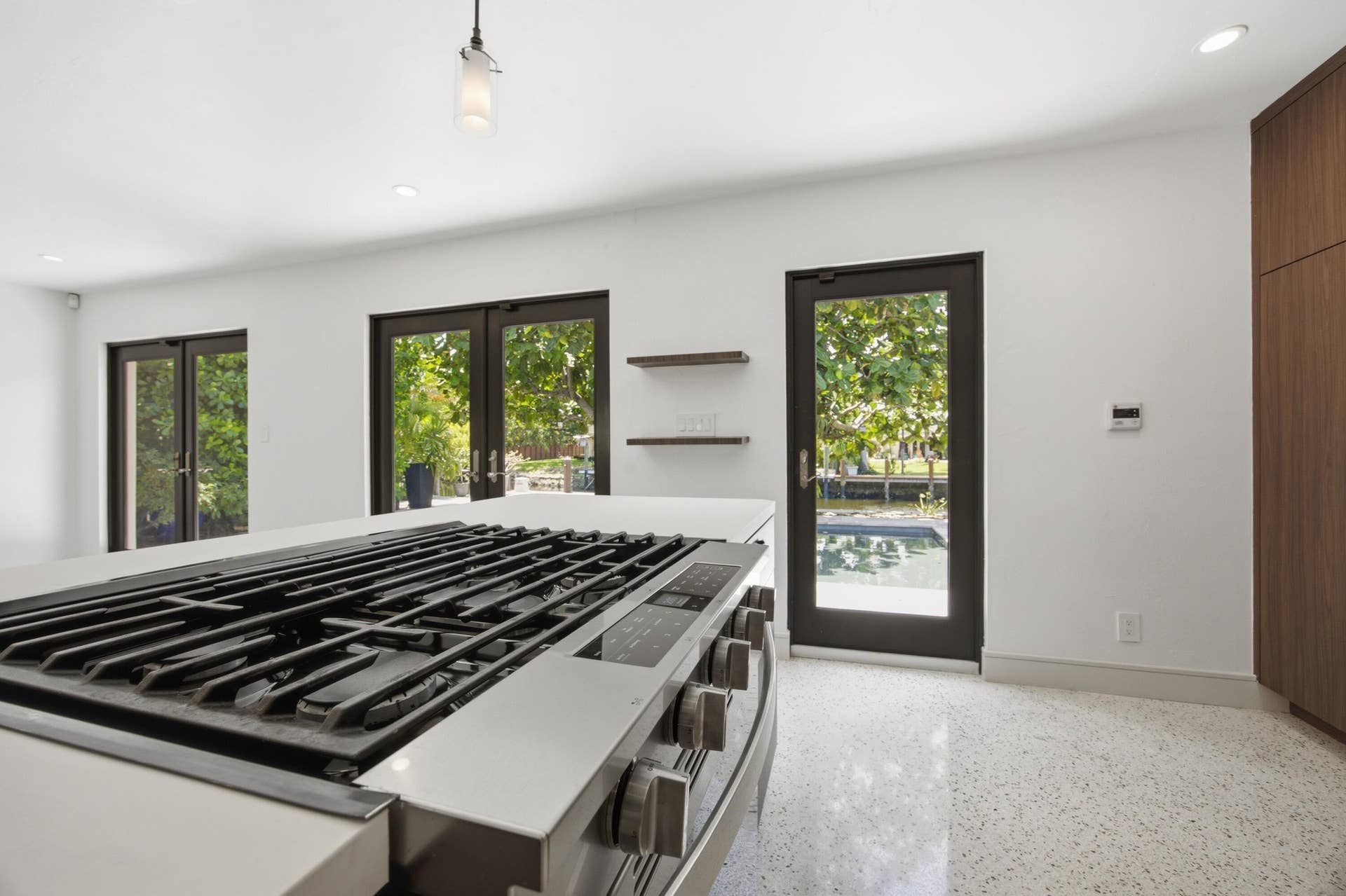 Gas range, neighborhood served by natural gas