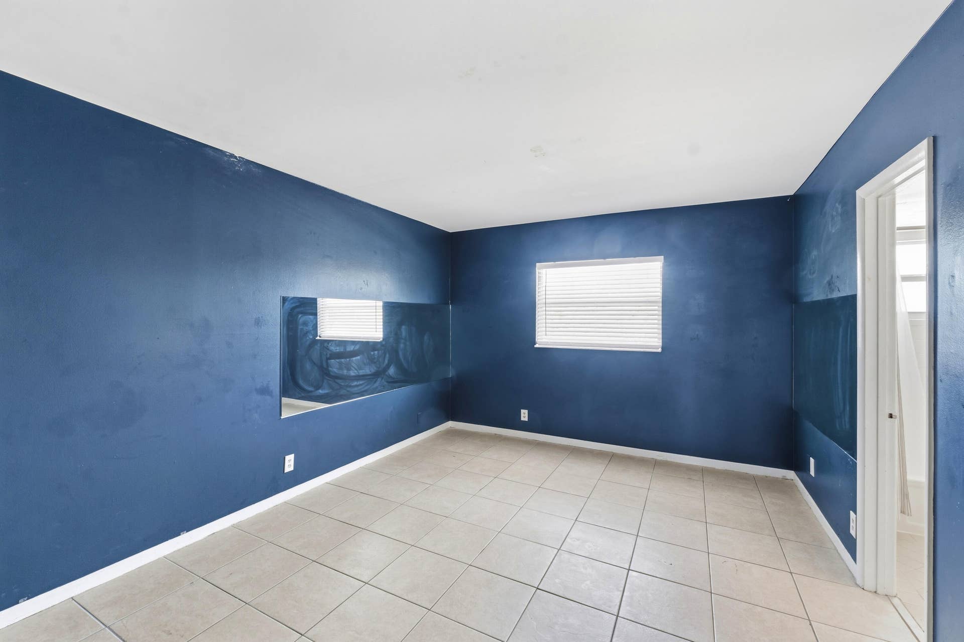 1470 N Dixie Highway, #43, Fort Lauderdale, FL 33304 spacious bedroom