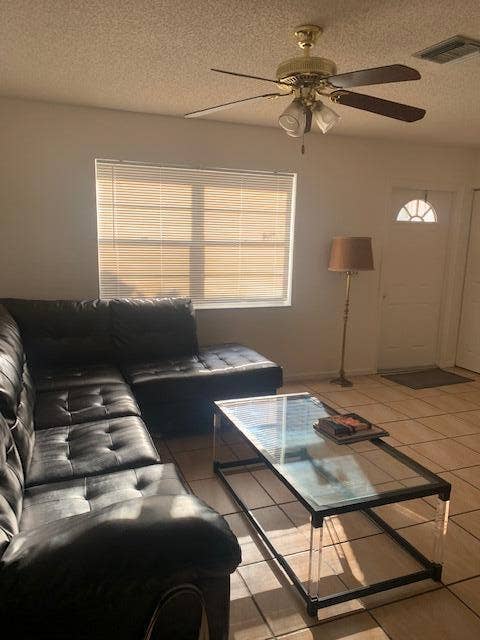 933 Francis Street, West Palm Beach, FL 33405 Living room