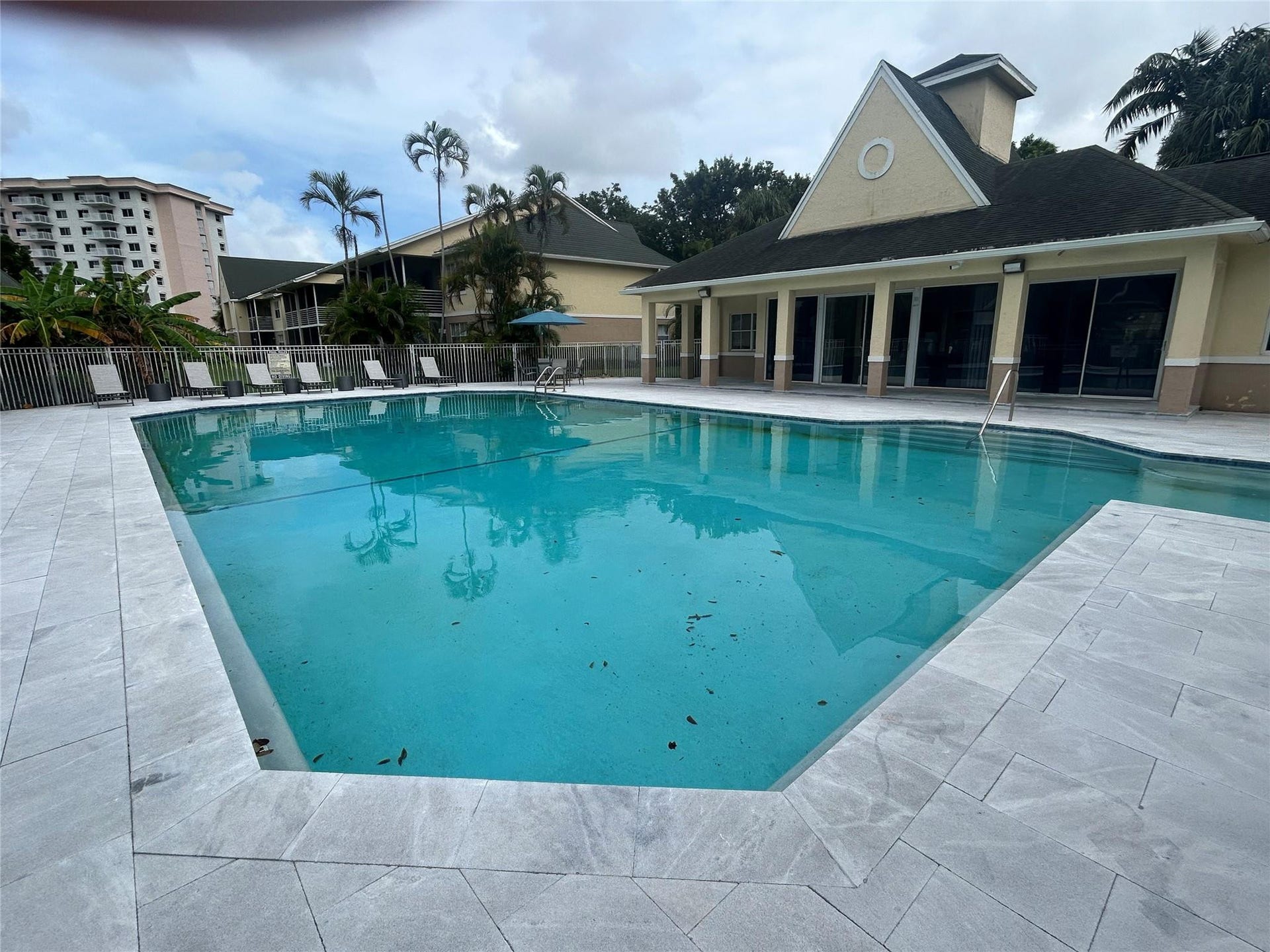 2823 N COURSE Drive, #201, Pompano Beach, FL 33069 Jacuzzi