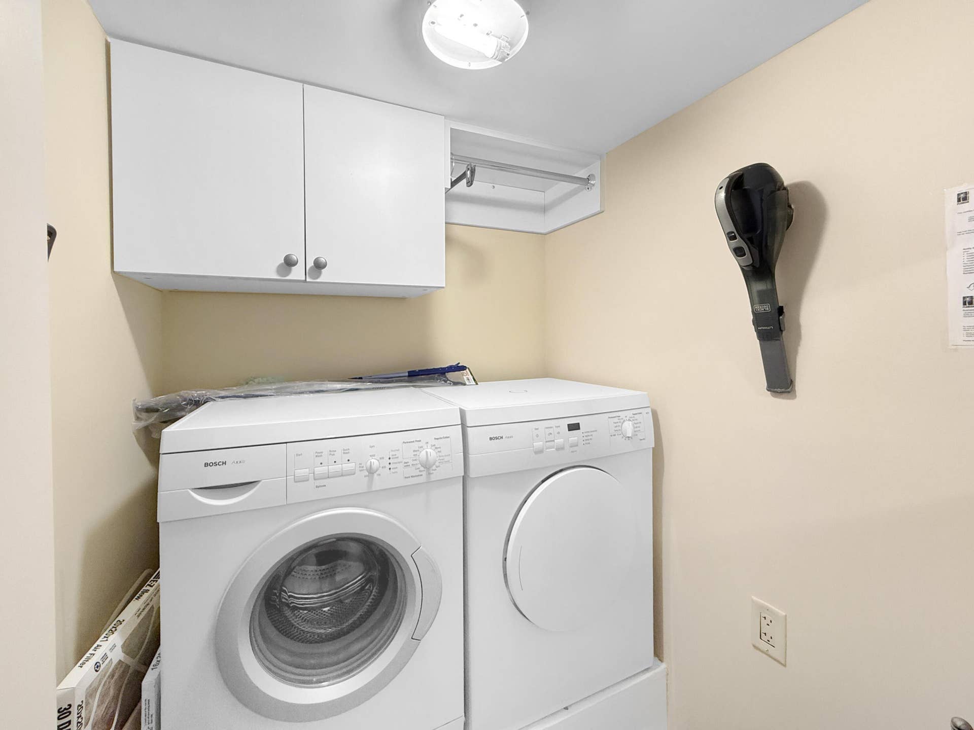 4200 N Ocean, #2-406, Singer Island, FL 33404 Washer Dryer Inside Unit