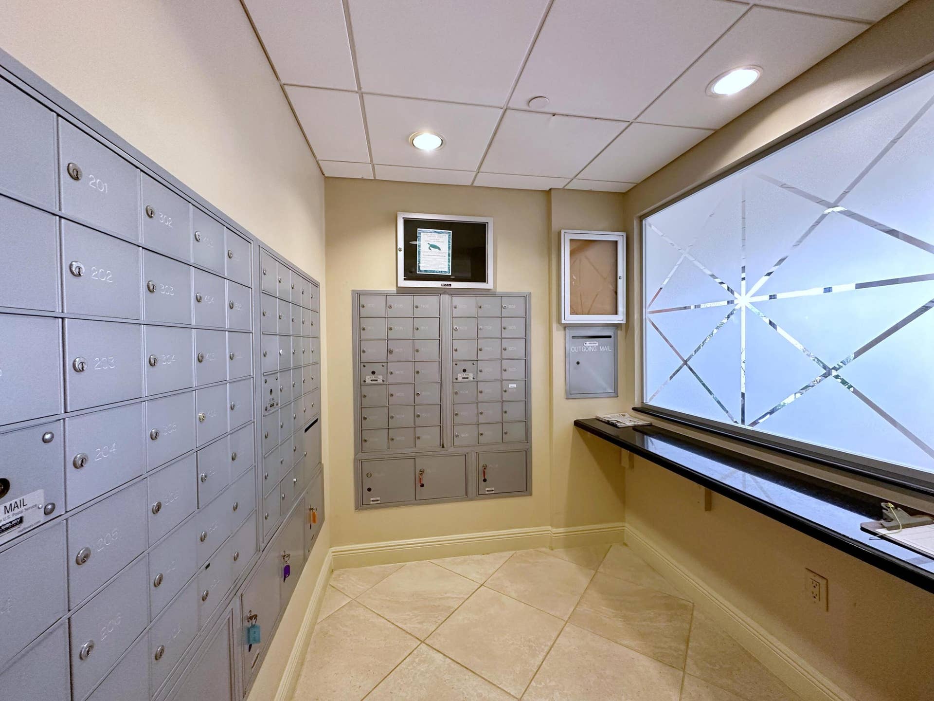 4200 N Ocean, #2-406, Singer Island, FL 33404 Mailroom