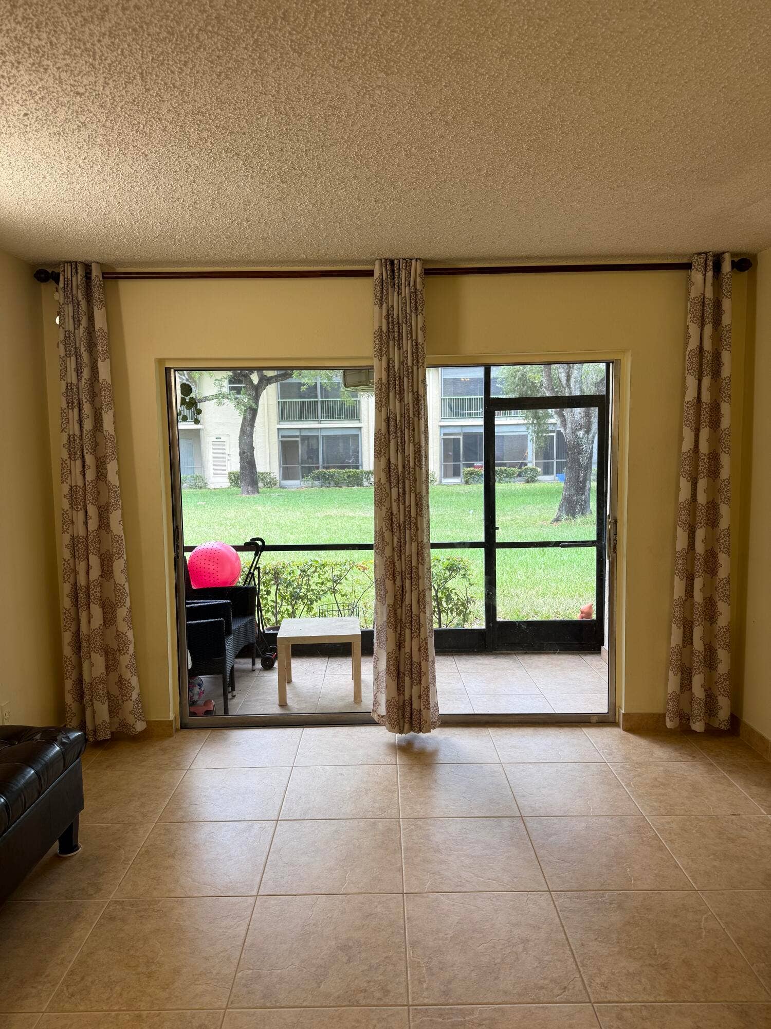 4272 NW 89th Avenue, #103, Coral Springs, FL 33065 Living Room