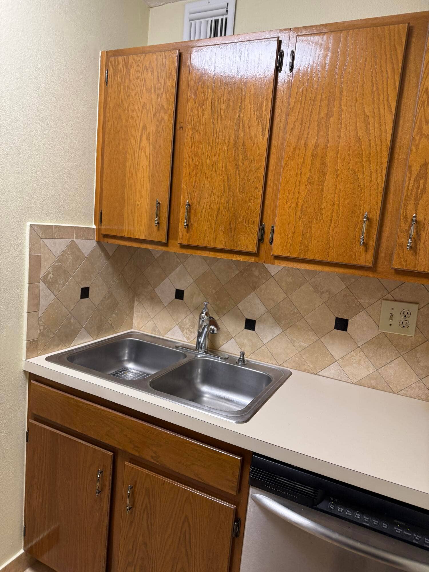 4272 NW 89th Avenue, #103, Coral Springs, FL 33065 Kitchen