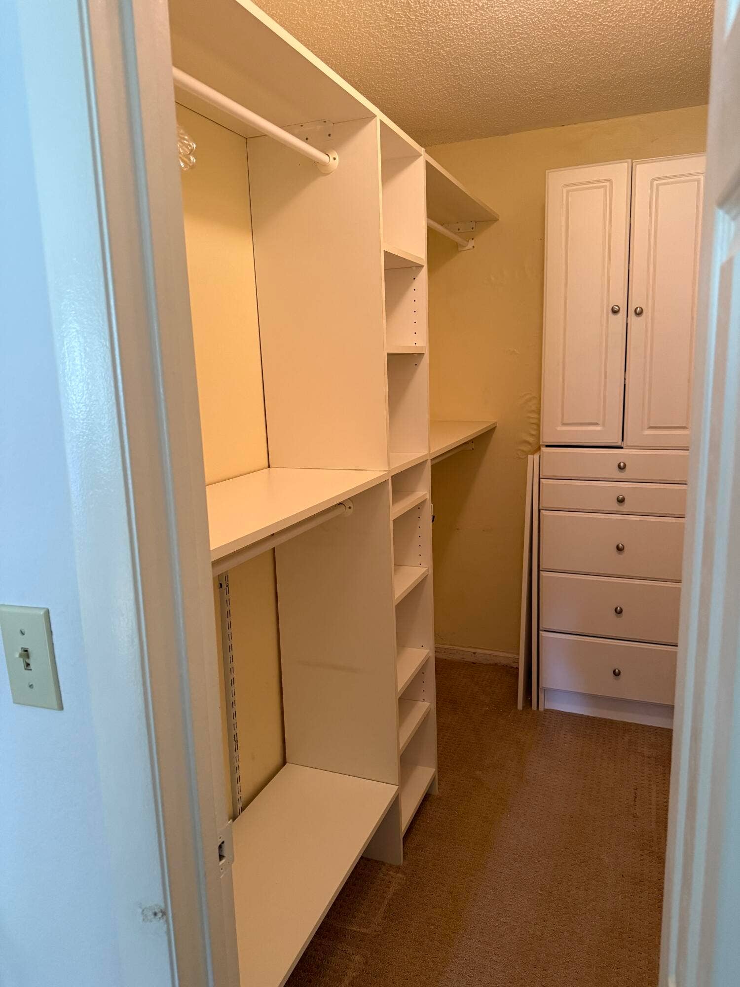 4272 NW 89th Avenue, #103, Coral Springs, FL 33065 Walk in closet