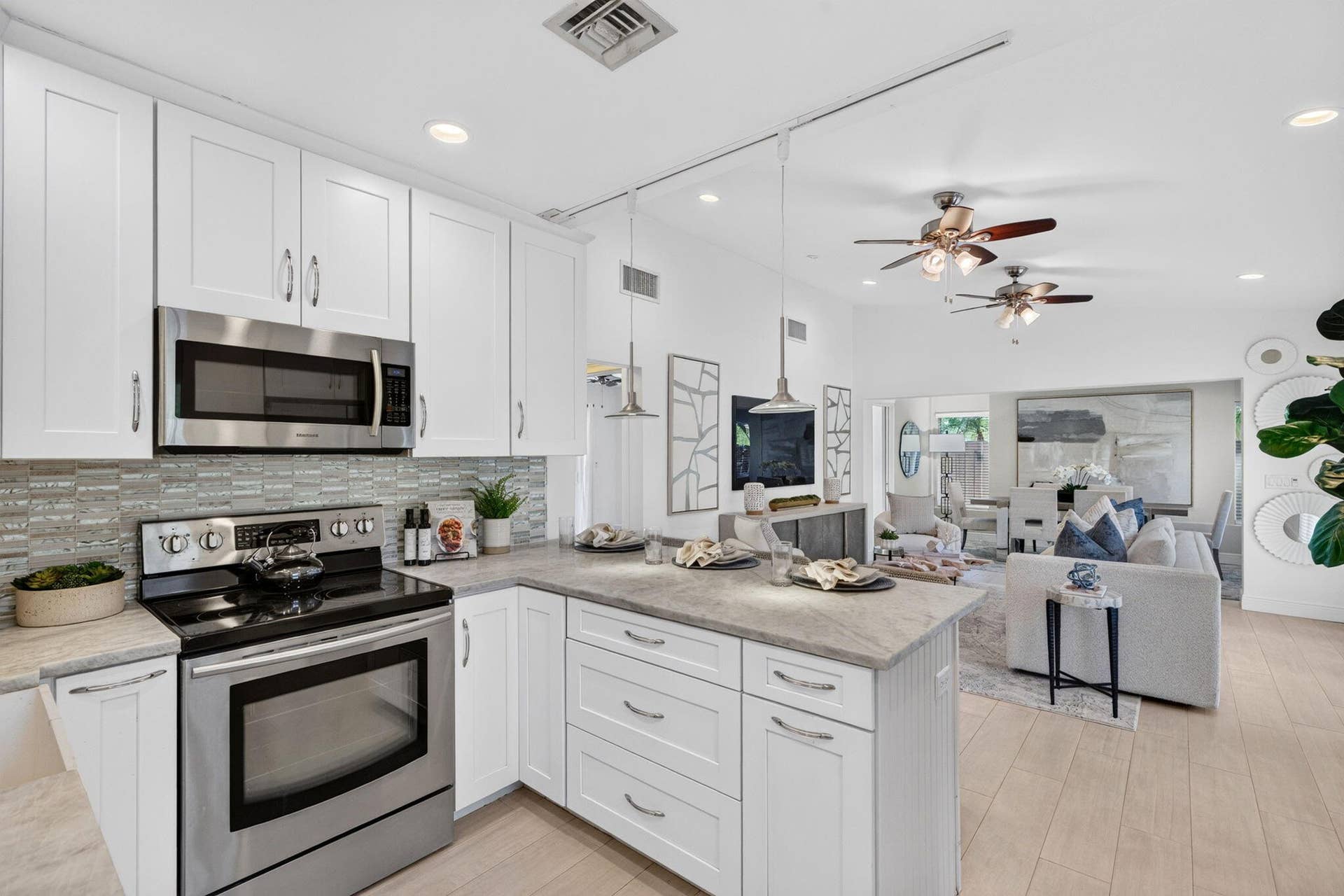1318 SE 12TH Way, Fort Lauderdale, FL 33316 16-web-or-mls-699A5493