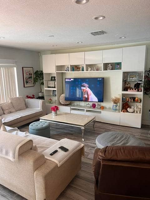 8249 NW 9TH Street, #5, Plantation, FL 33324 Leelivingrm