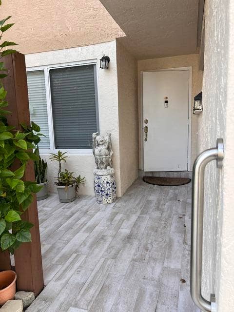 8249 NW 9TH Street, #5, Plantation, FL 33324 Leefrontdoor