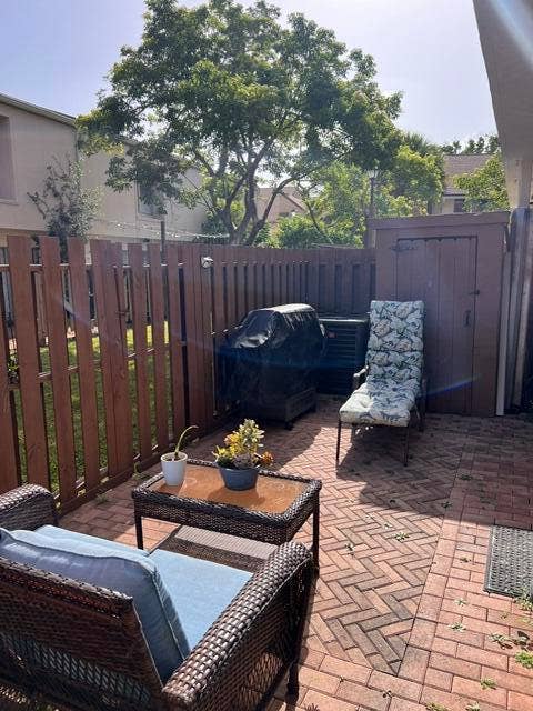 8249 NW 9TH Street, #5, Plantation, FL 33324 Leebackporch