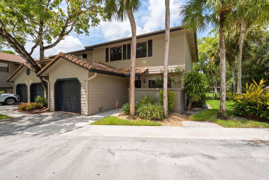 Property photo for 9014 Vineyard Lake Drive, Plantation, FL