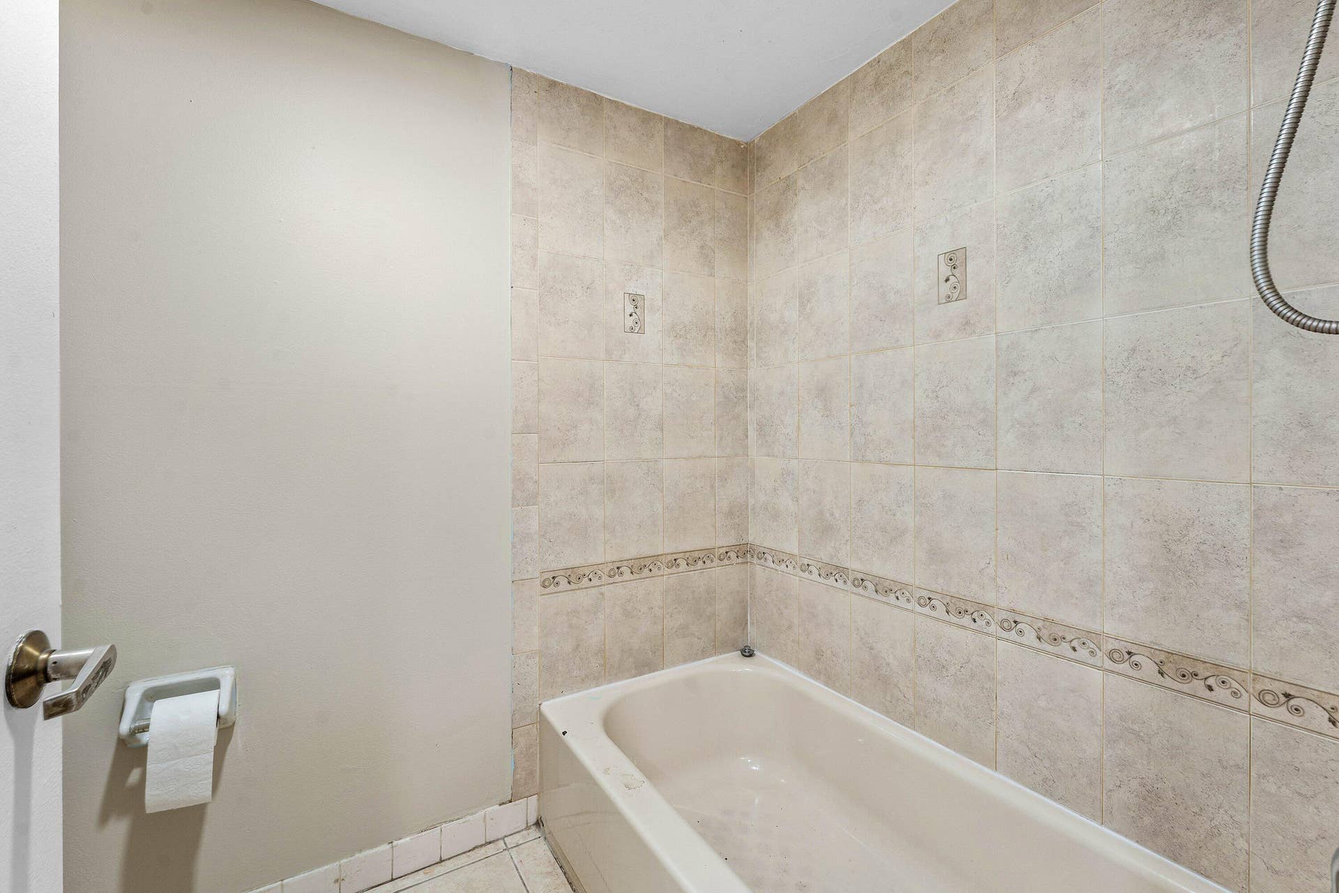 1534 FOREST LAKES Circle, #D, West Palm Beach, FL 33406 Full Bath Upstairs