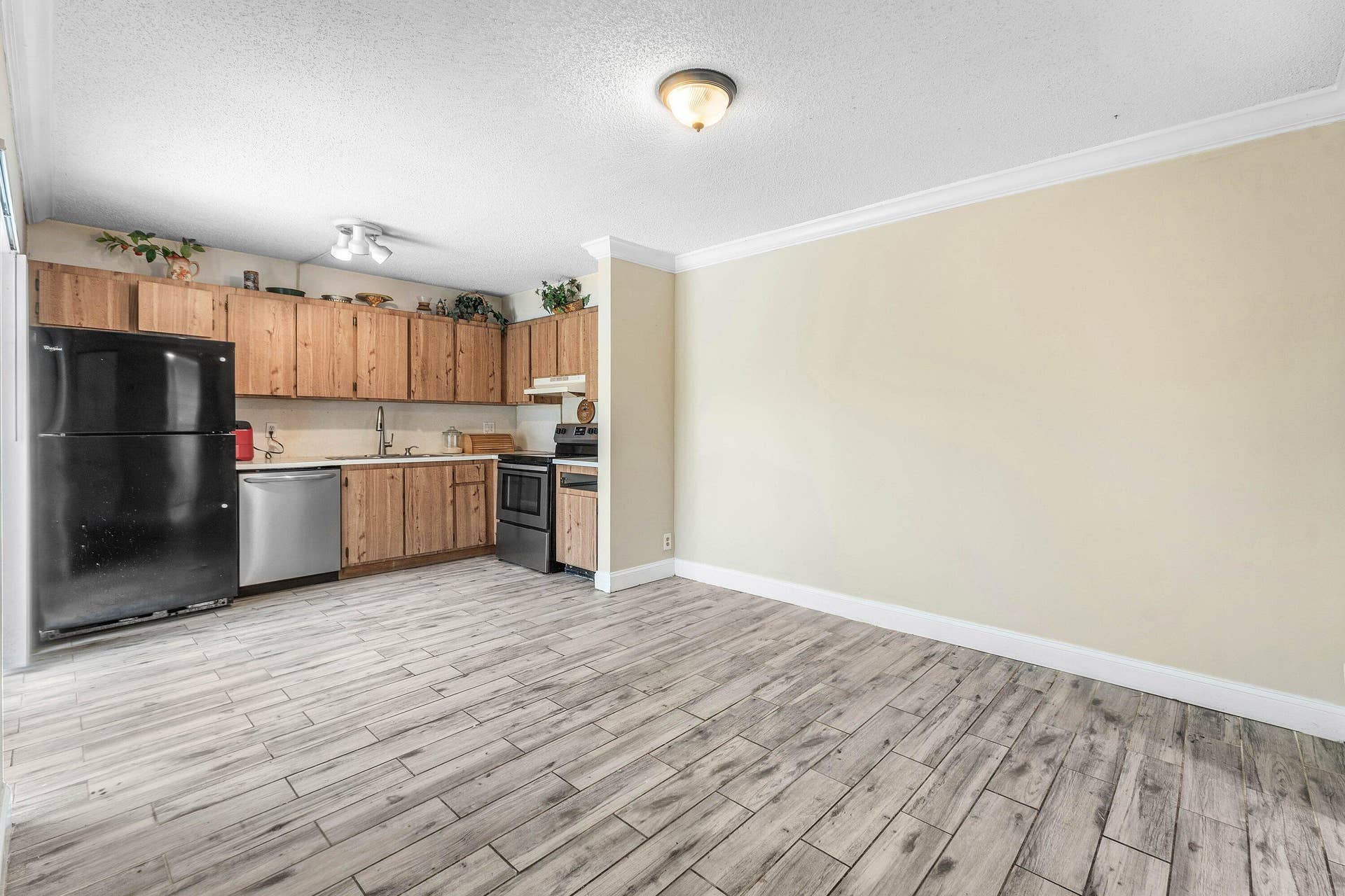 1534 FOREST LAKES Circle, #D, West Palm Beach, FL 33406 Kitchen/Dining
