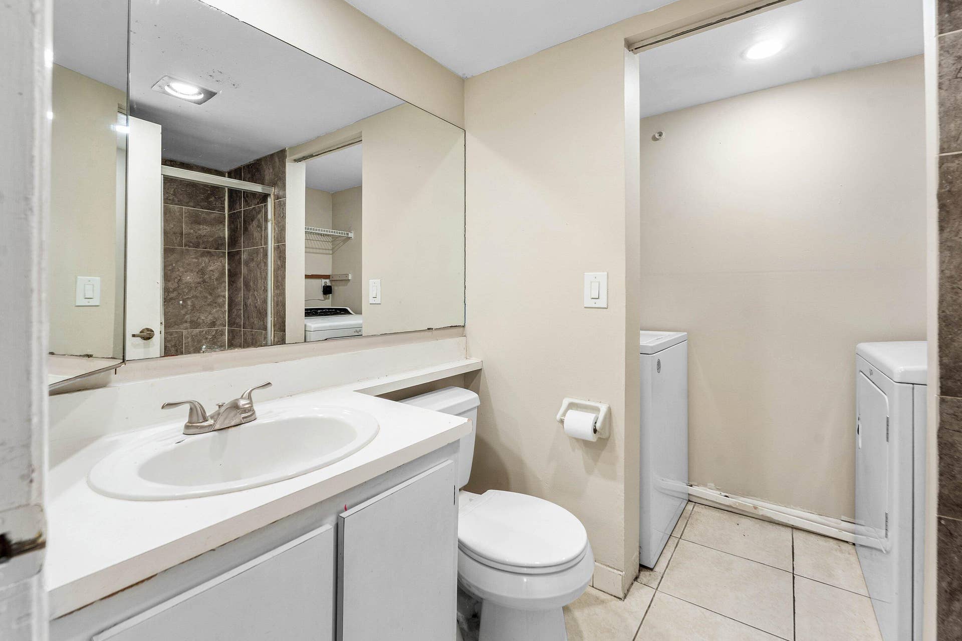 1534 FOREST LAKES Circle, #D, West Palm Beach, FL 33406 Downstairs Full Bath