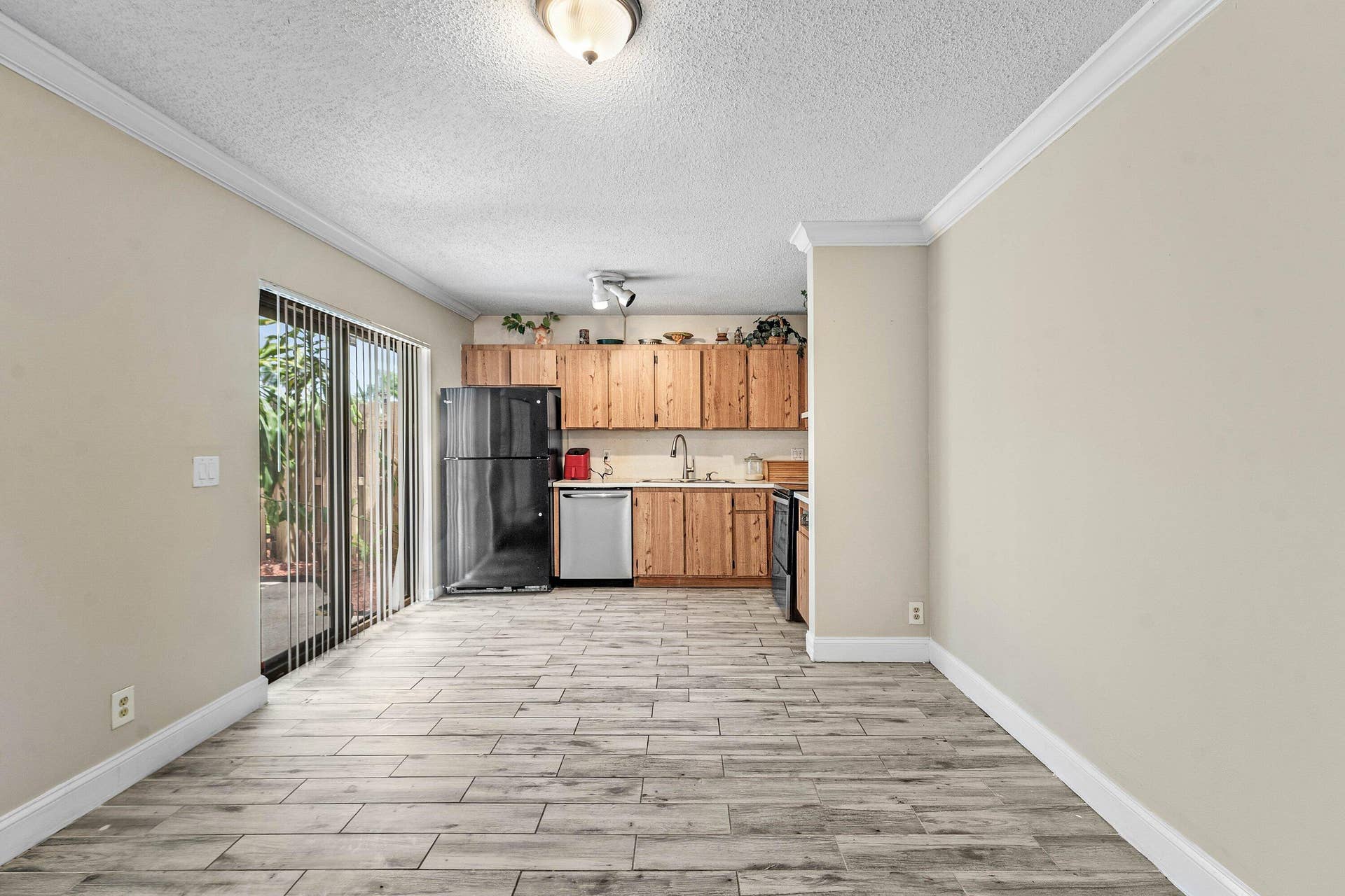 1534 FOREST LAKES Circle, #D, West Palm Beach, FL 33406 Kitchen/Dining