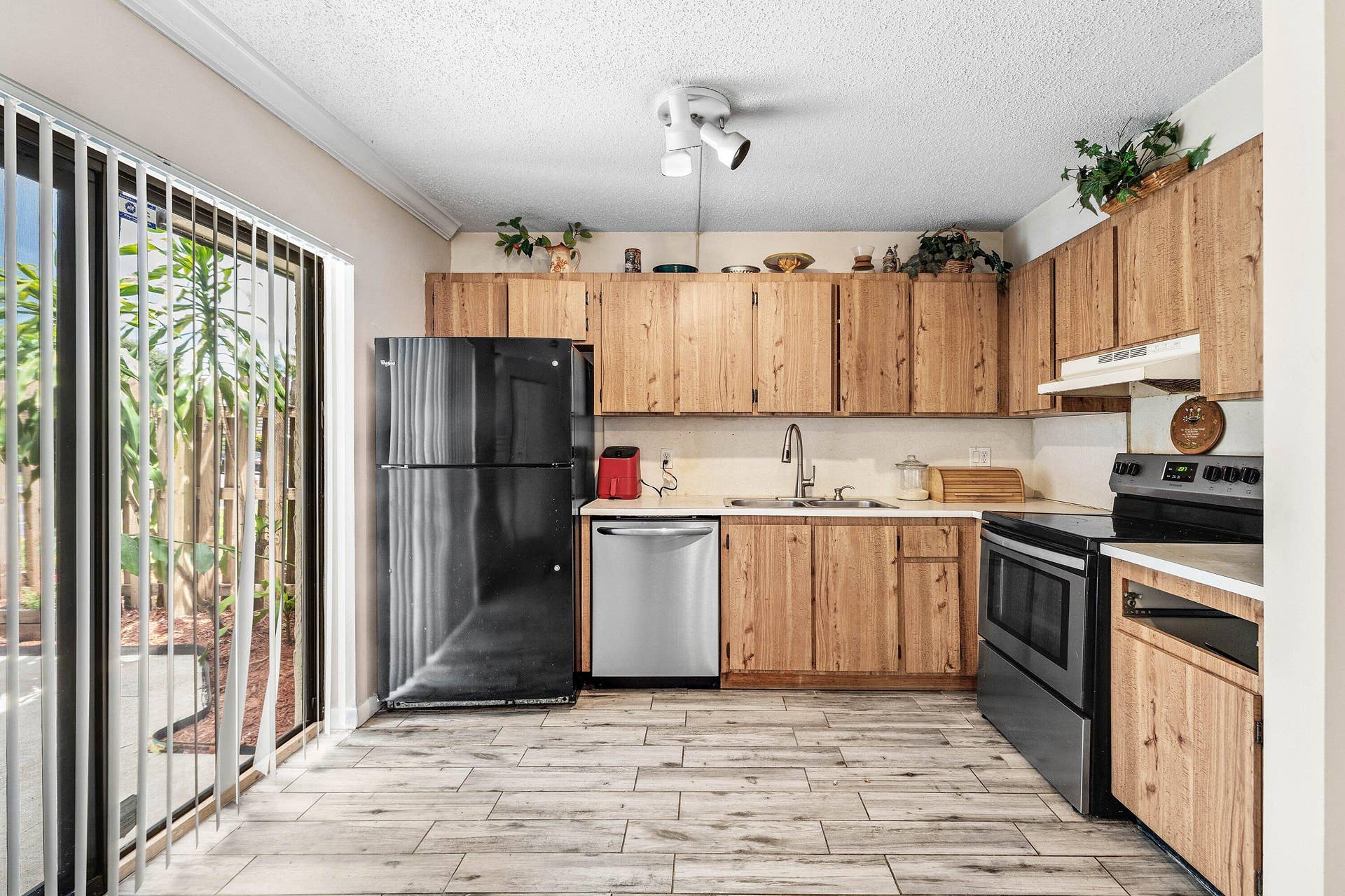 1534 FOREST LAKES Circle, #D, West Palm Beach, FL 33406 Kitchen