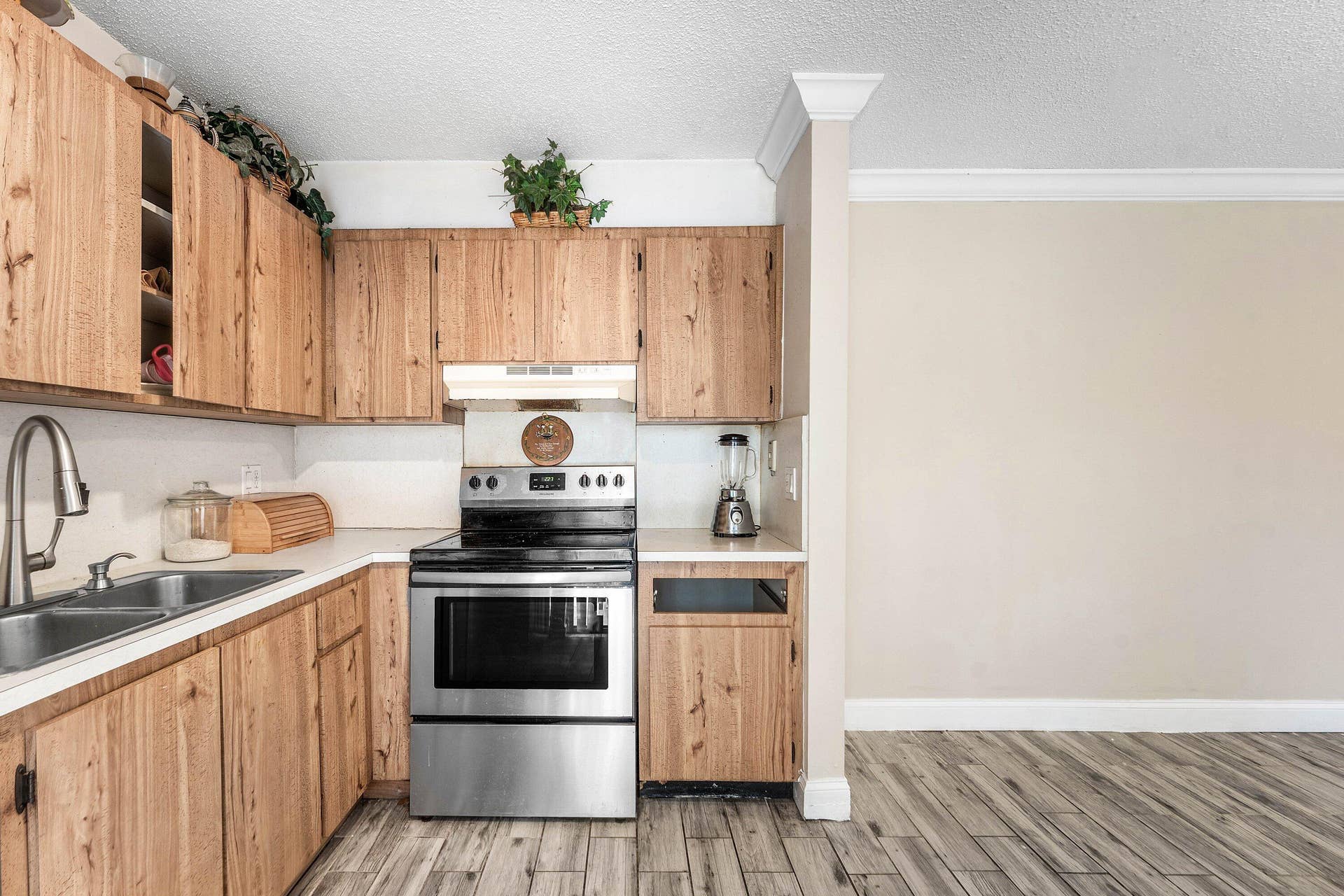 1534 FOREST LAKES Circle, #D, West Palm Beach, FL 33406 Kitchen