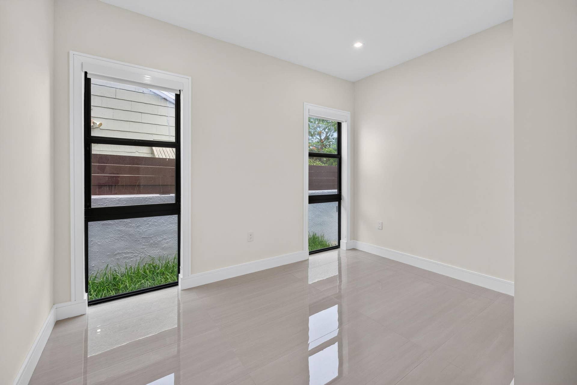 704 SW 9th Street, Fort Lauderdale, FL 33315 37-web-or-mls-699A6245