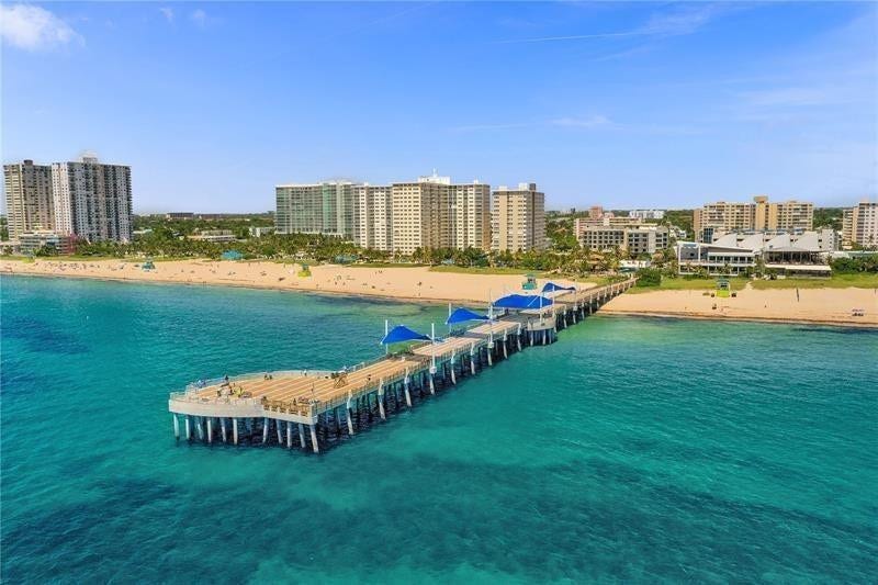 221 Shore Court, #Unit 221, Lauderdale By The Sea, FL 33308 WALK TO LAUDERDALE BY THE SEA BEACH, STORES, RESTAURANTS, NIGHTLIFE, TRANSPORTATION, AND ONLY MINUTES TO FORT LAUDERDALE, POMPANO BEACH ATTRACTIONS AND MORE!