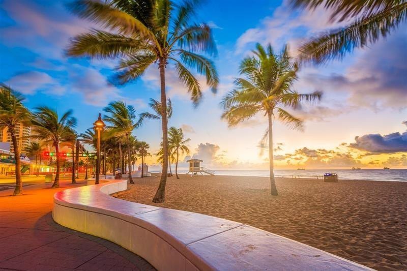 221 Shore Court, #Unit 221, Lauderdale By The Sea, FL 33308 WALK TO LAUDERDALE BY THE SEA BEACH, STORES, RESTAURANTS, NIGHTLIFE, TRANSPORTATION, AND ONLY MINUTES TO FORT LAUDERDALE, POMPANO BEACH ATTRACTIONS AND MORE!
