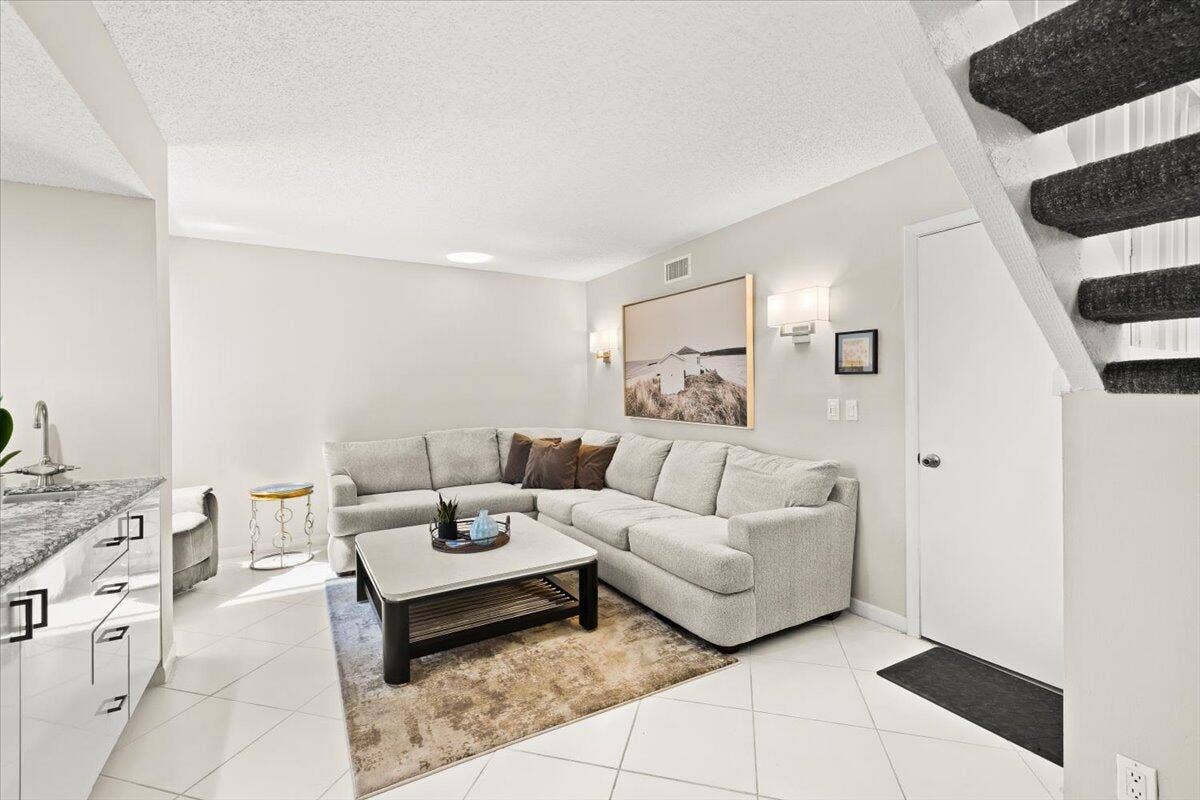 7338 Woodmont Court, Boca Raton, FL 33434 15-424A0504