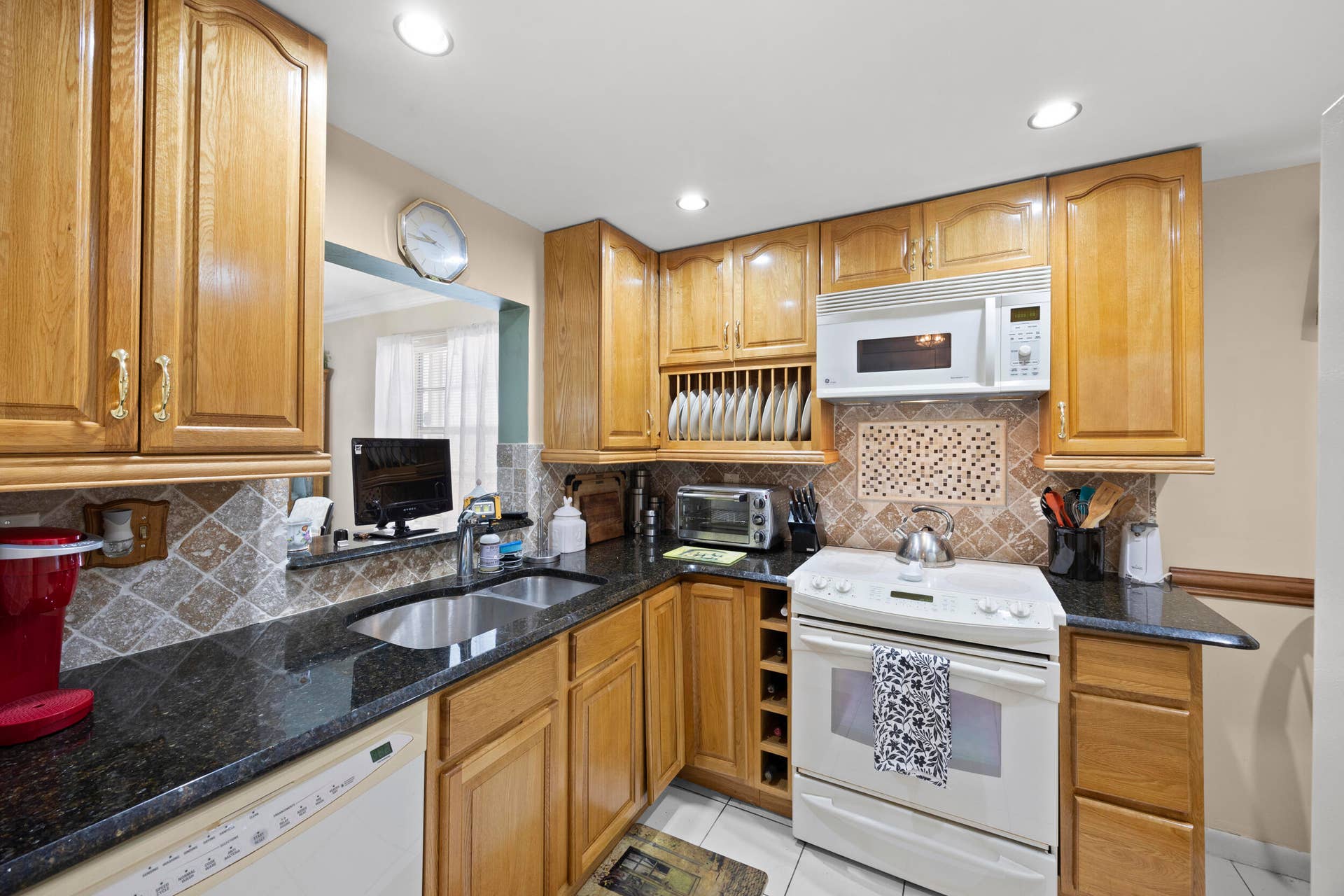 eat in kitchen