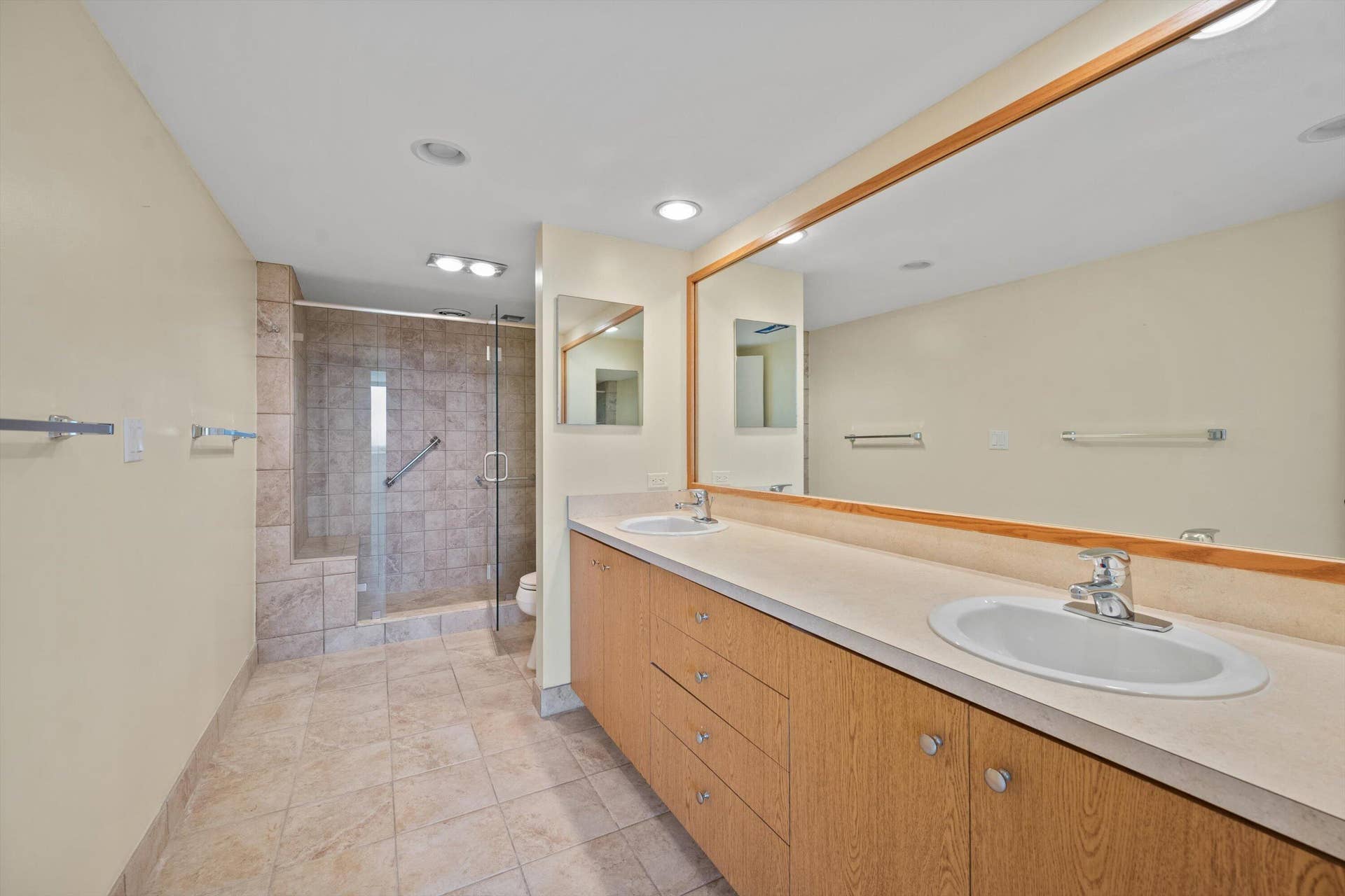 2773 S Ocean Boulevard, #416, Palm Beach, FL 33480 Primary Bathroom